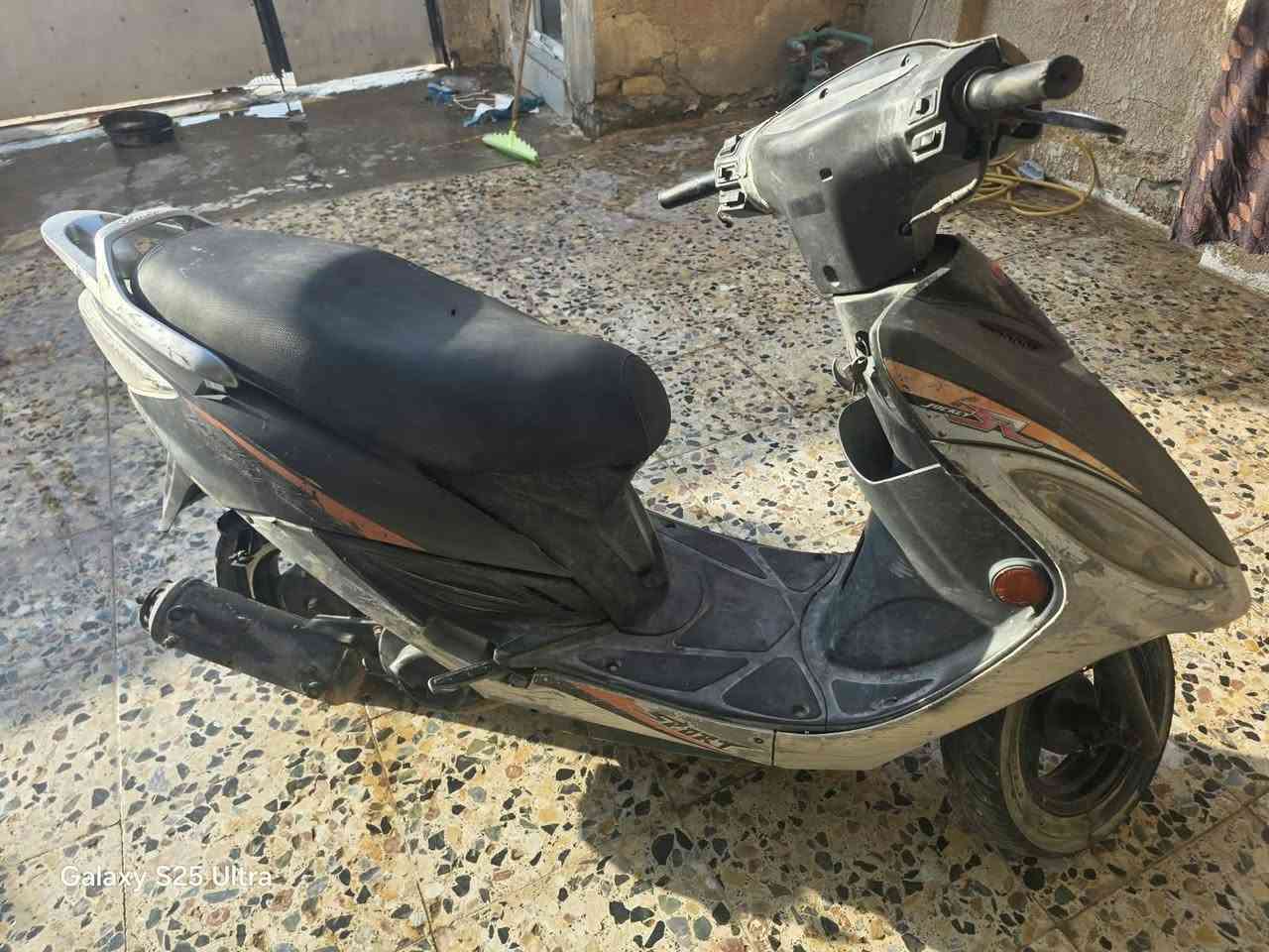 للبيع دراجة كامكو G4 متروكة، تباع عطلانة كما هي.
الحالة:
تحتاج صيانة أو تصليح.
المحرك غير مفتوح.
البيع على وضعها الحالي كما هي.
 السعر المطلوب: 200,000 دينار عراقي
قابل للتفاوض بالمعقول.
 للاستفسار: المراسلة على الخاص
 أو الاتصال على الرقم: ***********
الجادين فقط، يرجى التواصل.
