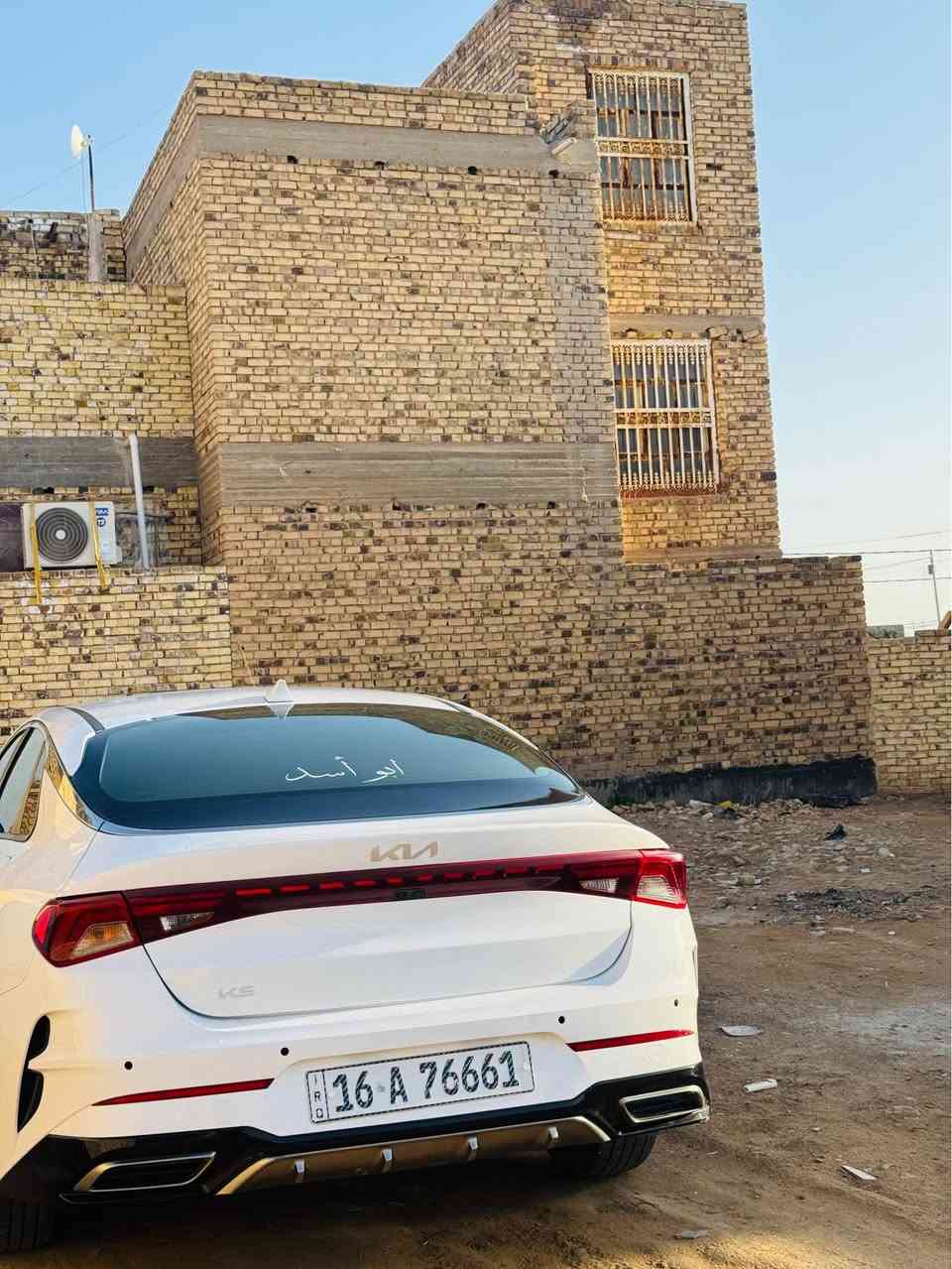 السلام عليكم كي فايف للبيع – K5 LXS موديل 2023 

ضرر السياره حافة قبق الجنطة فقط ،الباقي بدون دواخل وبدون ايرباك وبدون بچم مابيها اي ضرر غير قبق الجنطه الباقي كفاله 
المواصفات::
 . صندوق ذكي يفتح تلقائيًا عند الاقتراب (Smart Trunk)
 . محرك 1.6 لتر – 4 سلندر قوي واقتصادي
 . كير أوتوماتيك 8 سرعات (أفضل من CVT)
 . نظام دفع أمامي FWD
 
 .  أنوار أمامية LED + DRL (نهارية)
 
 . تشغيل بصمة (Push Button Start)+بصمة ابواب 
 . دخول ذكي بدون مفتاح على جميع الأبواب
 . تشغيل عن بُعد (Remote Start)
 . شاشة وسطية لمس 8 إنش تدعم Apple CarPlay وAndroid Auto
 . كاميرا خلفية عالية الوضوح
 . حساسات كاملة (+ خلفية)
 . نظام صوتي بـ6 سماعات عالية النقاء
 . تحكم كامل من المقود (صوت – شاشة – مثبت سرعة)
 . مثبت سرعة (Cruise Control)
 . تبريد كشنات وتدفئة ممتاز (مكيف إلكتروني)
 . مقاعد جلد
 . وسائد هوائية أمامية وجانبية (Airbags)
 . نظام الثبات الإلكتروني ESC + مانع انزلاق ABS
 . مراقبة ضغط الإطارات TPMS
 . مرايا كهربائية مع إشارات انعطاف
 . وضعيات قيادة (عادي – رياضي – اقتصادي)
 . إنارة داخلية 
 . مساحات أوتوماتيكية + حساسات مطر
 . مخارج USB أمامية وخلفية + شاحن سريع
 . جنطة خلفية واسعة جداً بفتحة كهربائية
رقم السياره قادسيه معوقين 
مكان السياره الديوانية رقم التواصل 
*********** ديوانية, القادسية
