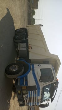 شاحنة • للبيع • تفاصيل خاصة