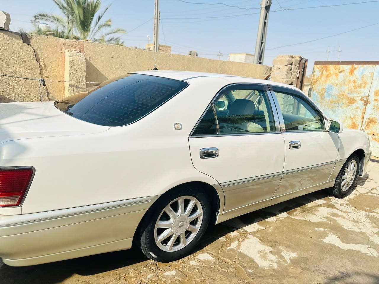 سياره كراون ملكه للبيع موديل 2002 سياره مكينه ديفور الصغير دكمتين سياره جاهزه وجديده مكاني ناصريه للبيع اتصال فقط ***********السعر 135 وبيهه مجال للشراي يتدلل رقم بصره

