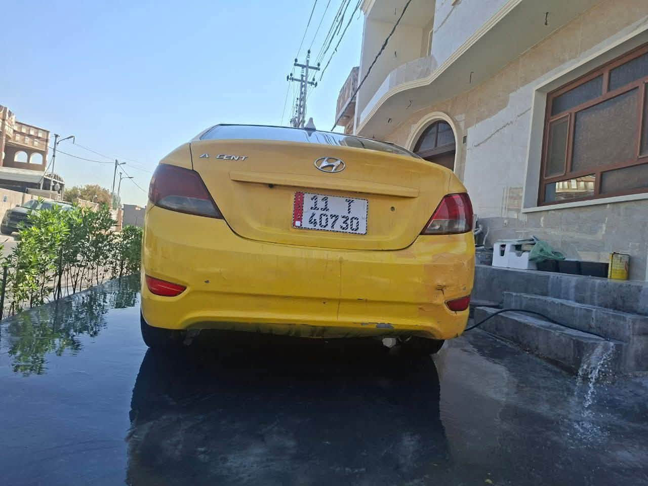 للبيع سيارة اكسنت ٢٠١٥ أمريكي
محرك جي دي اي نضيف 
تبريد شغال سيارة بسمي تحويل مباشر 
رقم بغداد  السياره حلوه ونضيفه 
حادث الجنطه وراجع نفسه سيارة ليبل واحد 
فقط مبدل جدر السبير السعر ٦٦مكاني بغداد 
*********** سونار موجود صور الحادث هم نشرتهن

نص مكتوب في الصور:
- أفحص شاصيها.. قبل لا تشتريها!