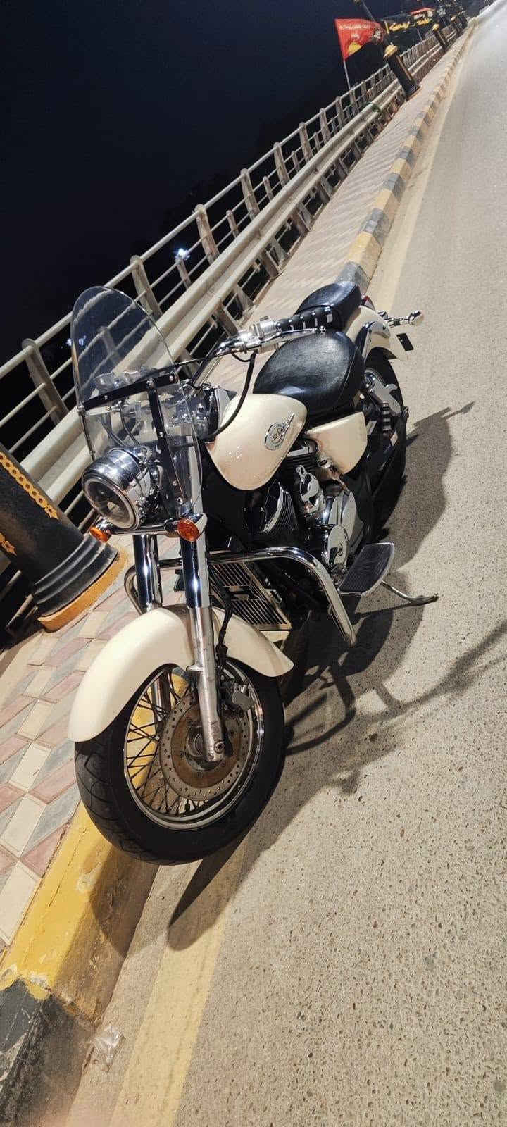 السلام عليگم احبتي،🫂
Honda Shadow 400cc
وارد يابان دخول جديد. قطعه جديده. عقد بيع وشراء. فقط
سعر ،،22 قابل لتفاوض.  
اخوكم. سيد مهدي الهاتف.***********...***********
