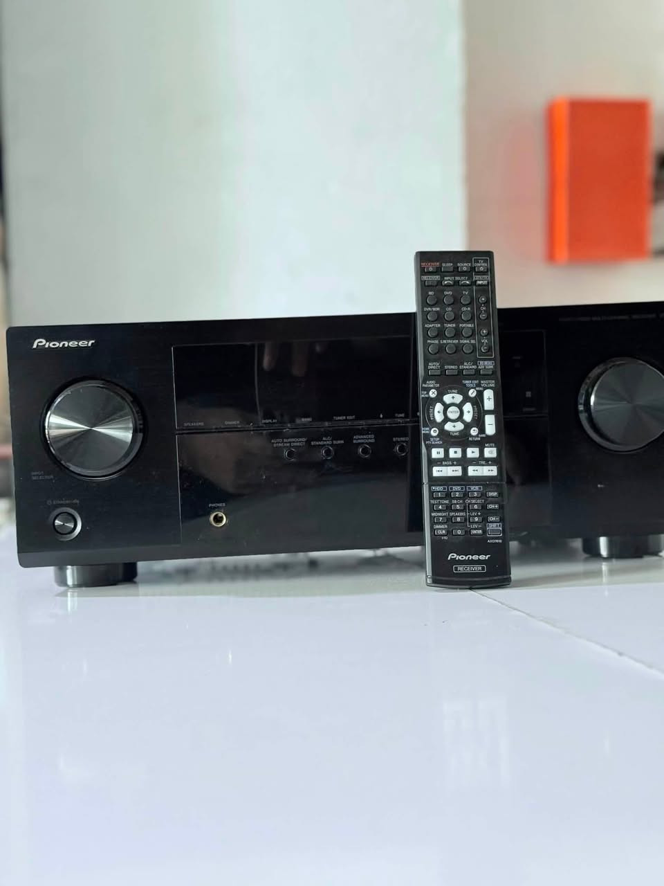 🎶 للبيع — Pioneer AV Receiver 🎶
جهاز Pioneer Receiver بحالة جيدة ونظيف، مع الريموت الأصلي.
🔹 صوت قوي وواضح
🔹 يدعم عدة مداخل ومصادر صوت
🔹 تحكم كامل من الريموت
🔹 مناسب للبيت والمسرح المنزلي
🔹 الجهاز والريموت ظاهرين بالصور
💰 السعر: 150,000 دينار عراقي فقط
📩 للجادين مراسلة خاص أو الاتصال على الرقم التالي ***********
