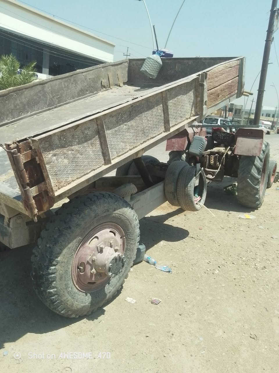 السلام عليكم مكينه عنتر موديل 86 بدون ارقام وسنويه عربانه فلوجه خشب سعرها 3500 وبيها مجال للشراي***********

نص مكتوب في الصور:
- Shot on AWESOME A70