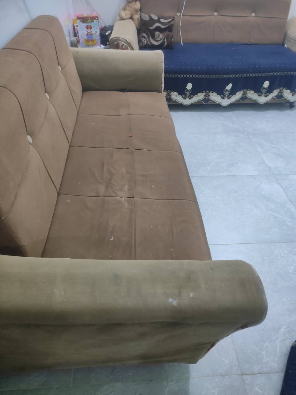 تخم قنفات 2كبار و1وسط و2 كراسي سعر 100 الف رقم واساب ***********
