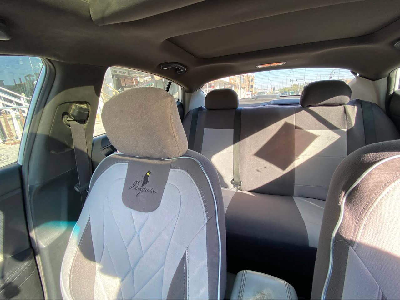 2013 Kia Optima · Wagon · المسافة المقطوعة: 106000 كم

للبيع سيارة كيا أوبتيما موديل 2013 فئة SXL (أعلى فئة بالمواصفات والجمالية).
الرقم والسنوية: رقم بغداد ، السنوية باسمي والتحويل مباشر.
المسافة المقطوعة: 106,000 ميل.
تفاصيل الحادث والبدن: الحادث أمريكي (ضربة جنطة فقط)، 
والسيارة واضحة أمامك وبدون أي عيوب مخفية.
المواصفات: محرك ٢٠٠٠ تيربو ، بصمة، شاشة كبيرة أصلية مع كاميرا، كراسي جلد كهرباء (تدفئة وتبريد)، فتحة سقف بانوراما، ويل كروم، وباقي مواصفات الـ SXL معروفه. 
السعر المطلوب: ٩٣ ورقه

مكان السيارة: كربلاء

للاتصال : *********** كربلاء, العراق
