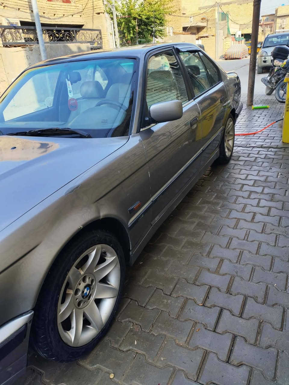 سلام عليكم سياره بي ام موديل 1993 مكينه مفتوحه 3500 6 سلندر رقم بغداد انكليزي جديد سياره نضيفه تبريد فول شغال قطعتين مصبوغه صبغ عام جماليه بيها ملاحظات سعر 55 *********** بكان سياره بغداد بلديات
