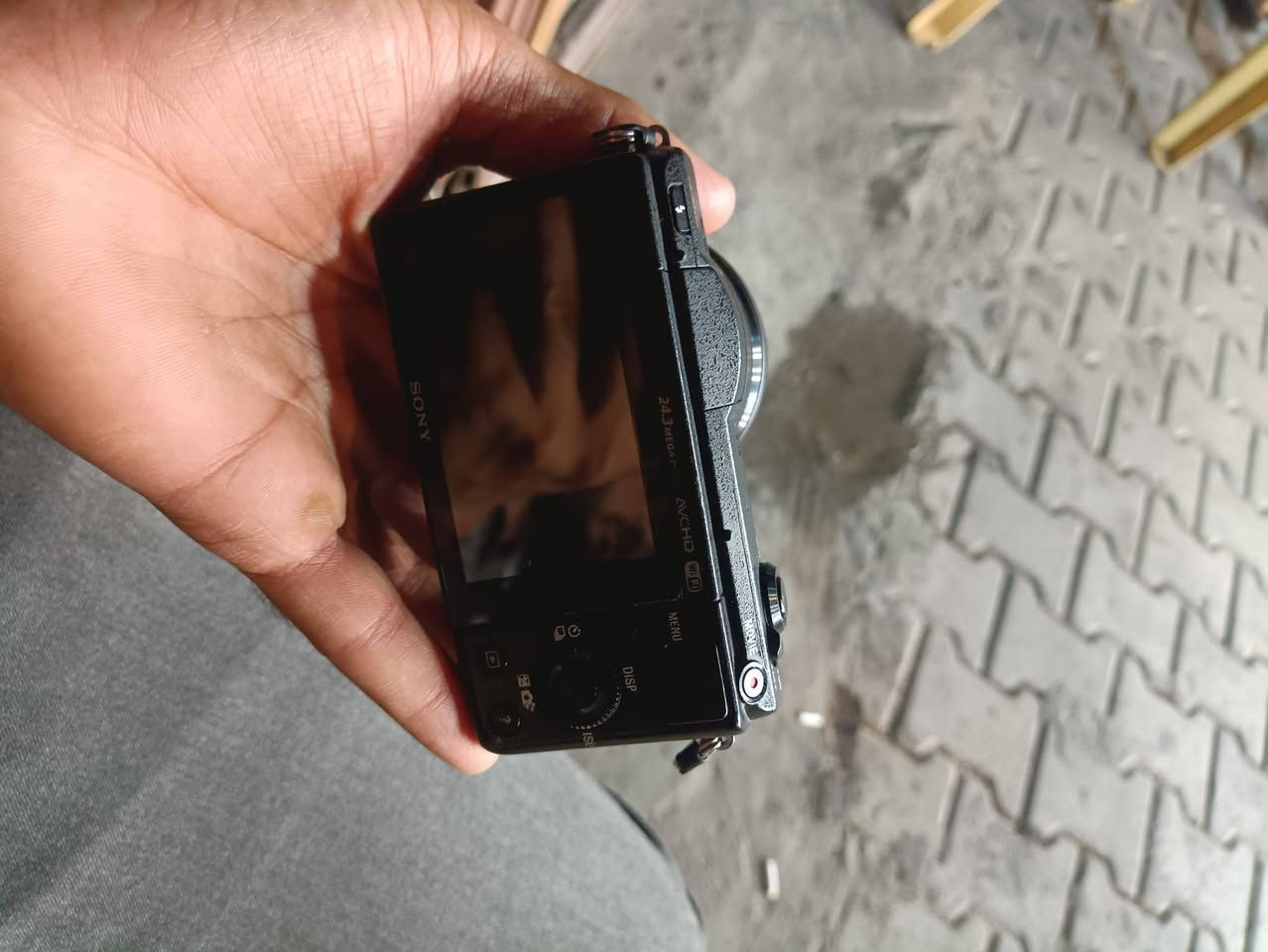 سوني a5100 قطعة نضيفه ملحقاتها ،شاحنه ،رام ،ناقل صور للهاتف,عدستها بلادي  ,للأستفسار ***********ت
