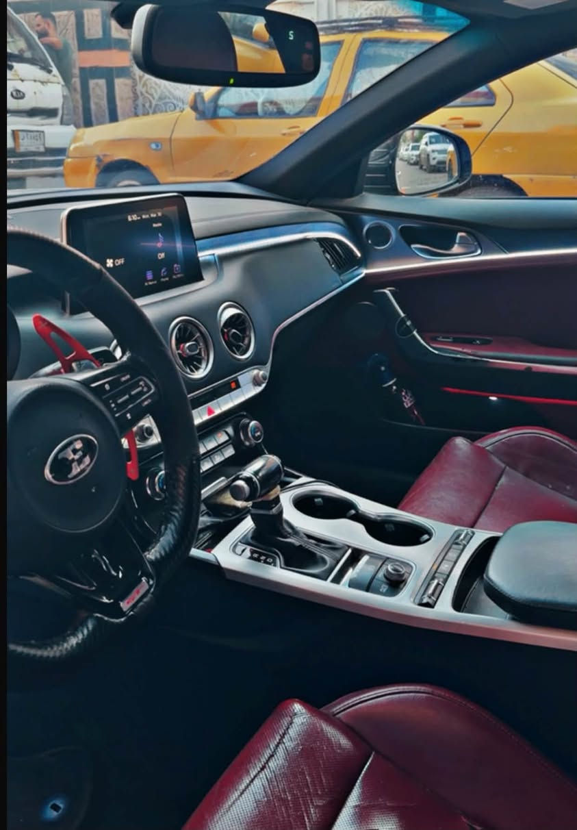 🖤🔥 للبيع | KIA STINGER GT1 2020 🔥🖤
إذا تدور على سيارة تجمع القوة + الفخامة + الشكل الرياضي…
هاي الـ Stinger GT1 تستاهل تنشاف 👌

🏁 المواصفات:
• موديل 2020 GT1
• محرك 3.3 V6 Twin Turbo 🔥
• قير أوتوماتيك
• شفتات سرعة خلف الستيرن
• ستيرن رياضي D-Shape 🏎️
• إنارة داخلية Ambient ✨
• لحيّة أمامية رياضية
• تصميم رياضي هجومي
• جنوط رياضية
• شاشة ومزايا داخلية فخمة
• مقاعد جلد
• تحكم بالمقود
• كاميرا خلفية
• حساسات
• تشغيل بصمة / دخول ذكي
• مثبت سرعة
• تكييف وتحكم بالمناخ
• نظام صوت ومزايا متعددة للراحة والقيادة

🇺🇸 وارد أمريكي

🎨 اللون: سمنتي مميز 🤍🩶
📍 السيارة حاضرة للمعاينة والفحص.

🔧 المحرك والقير والأيرباغ مكفولات
والفحص للجاد حتى يشتري وهو مطمئن.

💥 مو مجرد سيارة… Stinger GT1 تنعرف من شكلها قبل لا تنسمع.

📩 للجادين فقط — مراسلة خاص. او رقمي ***********
