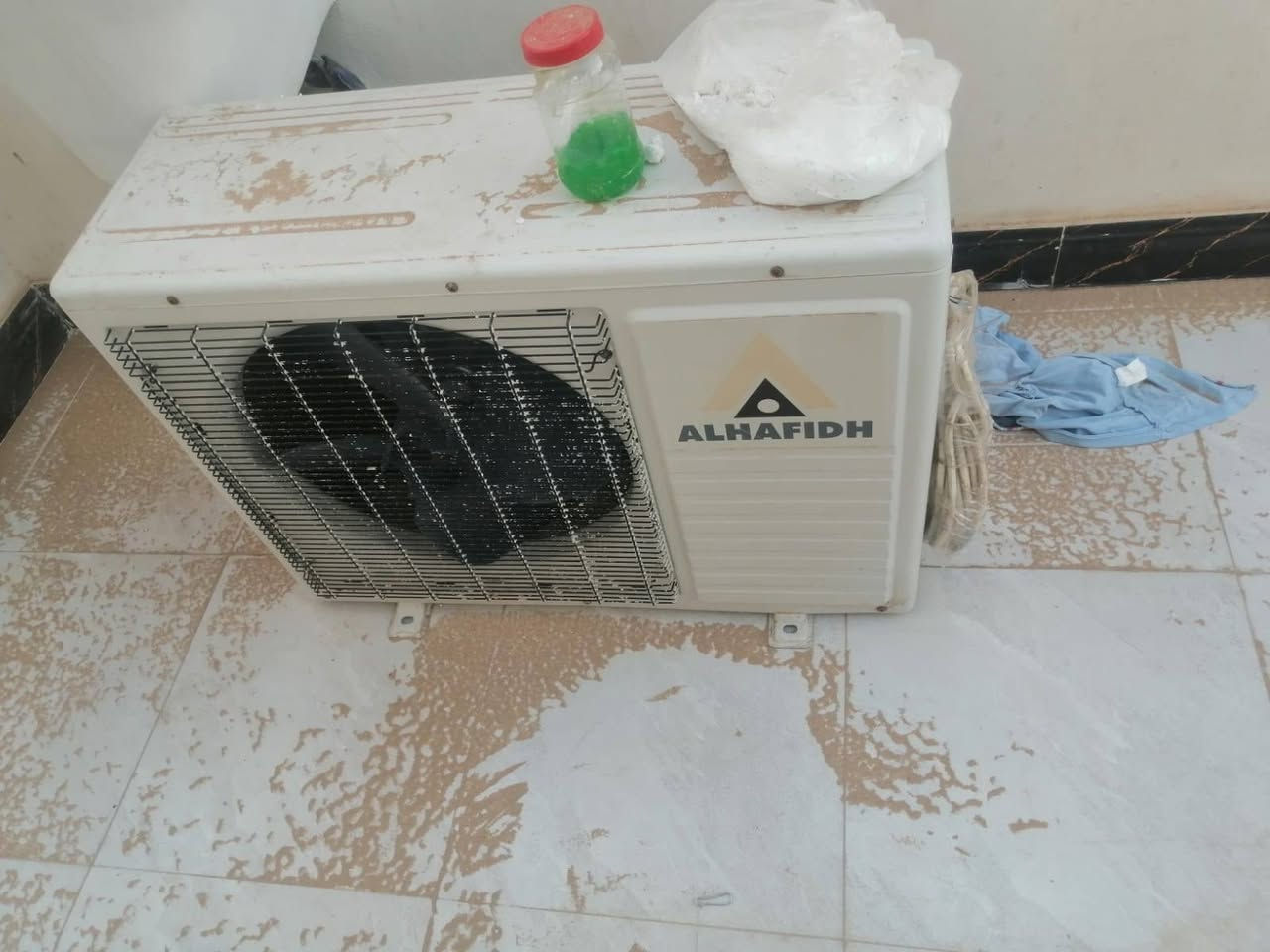 سبلت الحافظ الهوا مالتة كلش بارد نظيف كلش مقفول غازة(طنين) سعر ٣٥٠ الف تكريت الديوم ***********
