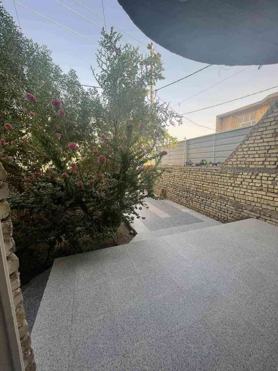 دار للبيع..حي الموظفين شارع 20
للبيع..دار طابو صرف للبيع أو المراوس بدار أقل من حيث السعر.

​المساحة 244 طابقين 

الواجهة 8 والنزال 30

ركن على شارع 20

4 غرف نوم واسعة ومطبخ واستقبال وصالة 

وحديقة وكراج سيارة وصحيات عدد 2 .

عنوان الدار 

واسط قضاء العزيزية حي الموظفين شارع 20 الفاصل بين الشهداء والموظفين.

​ للتواصل والاستفسار مراجعة 

​مكتب سيد علي الموسوي للعقار 

عنوان المكتب 

واسط - قضاء العزيزية - حي الموظفين - شارع 30 - مجاور مدرسة نون والقلم الأهلية.

​احمد محسن ابو مرتضى ***********

 سيد علي الموسوي: ***********
