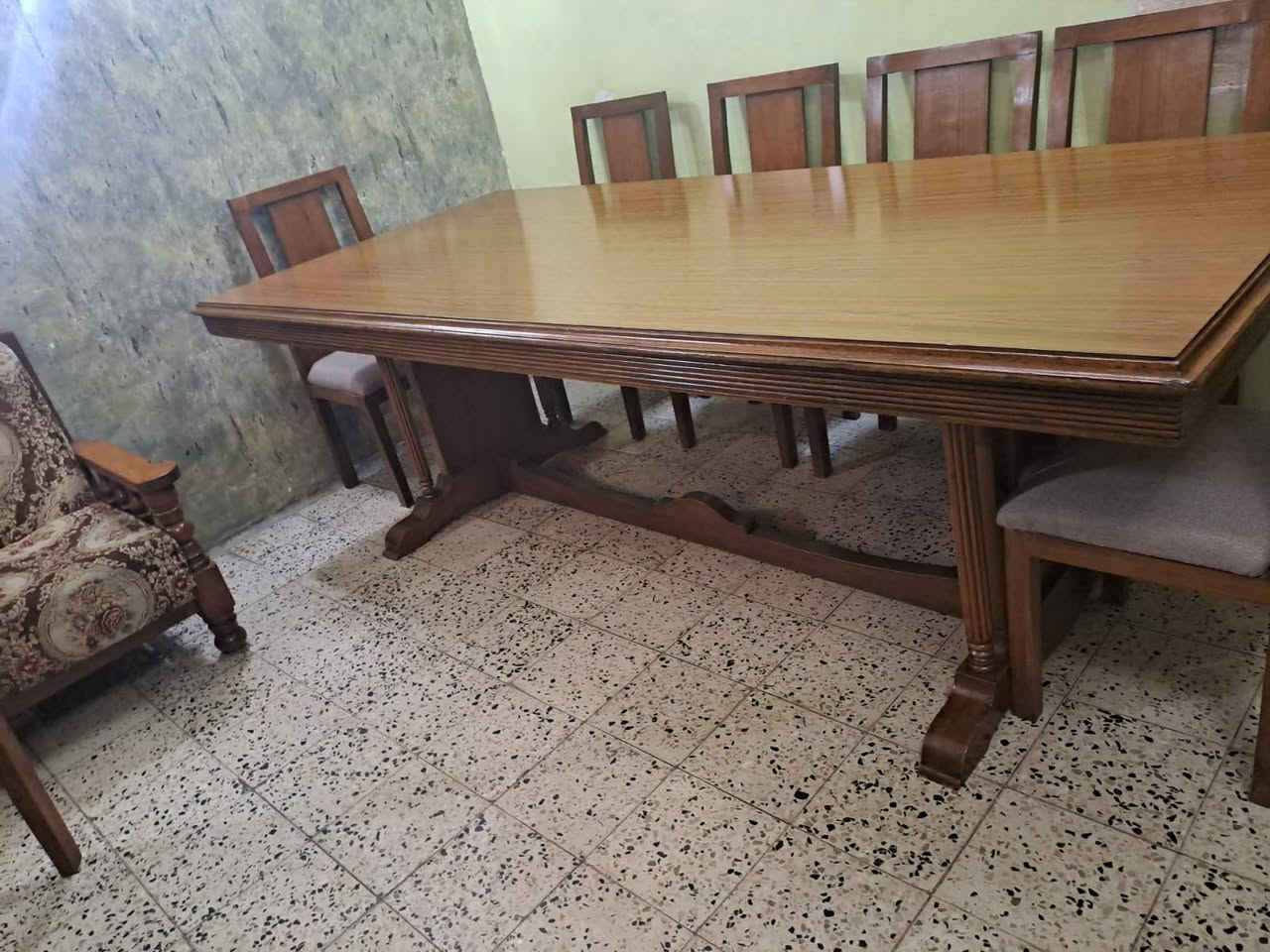 ميز طعام ١٠ كراسي ملكي خشب صاج بورمي شغل عراقي بدون اي ضرر الاتصال ***********
