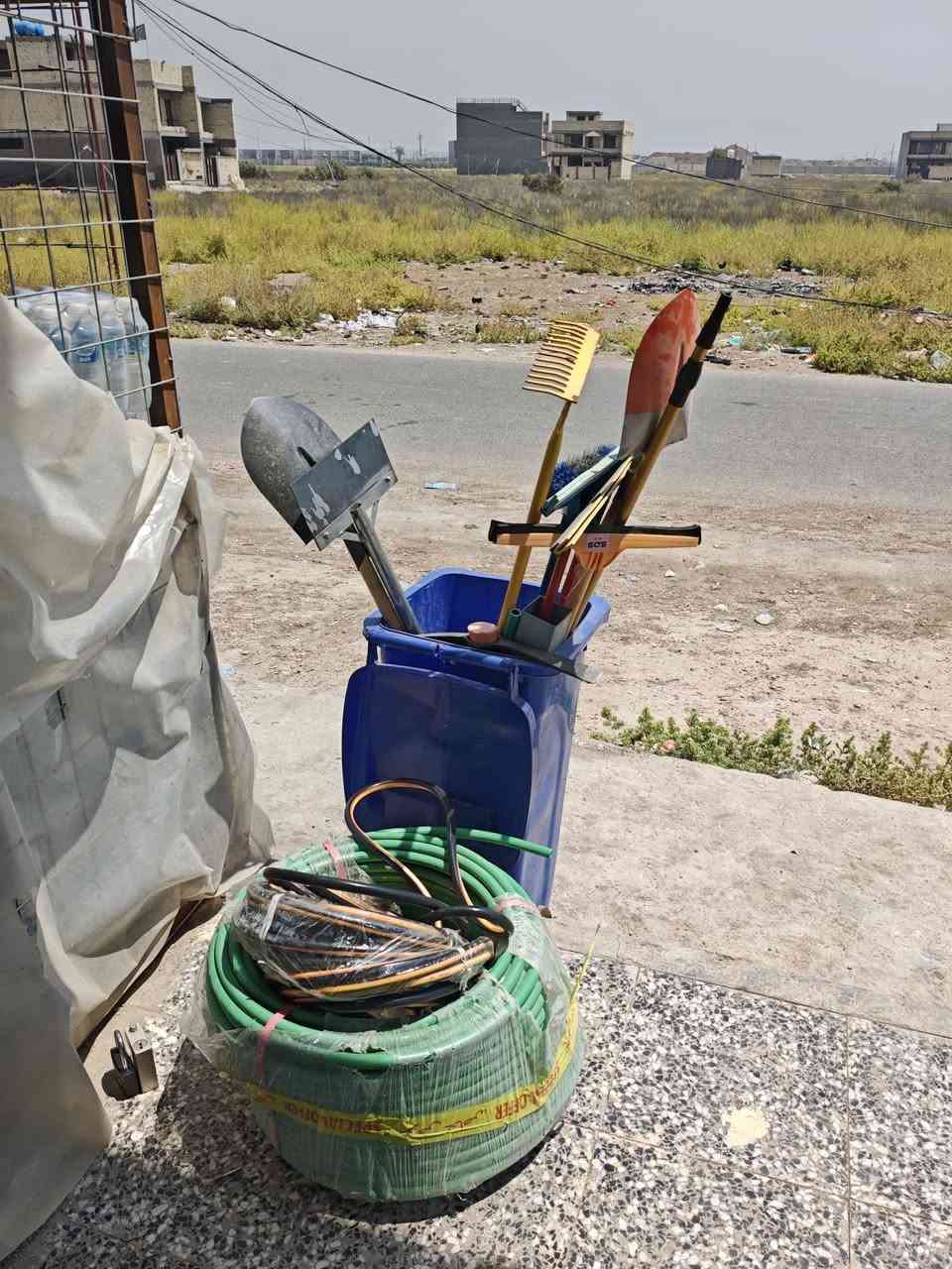 السلام عليكم غراض مواد انشائيه محل كامل للبيع باقل من سعر الجمله مع غراضه السعر 5 مليون وبي مجال حك الجيه مع وجود جميع الوصولات وغراض اخرى اضافيه مثل الكصه كامله التي تفصل المحل الى طابق علوي صغير كمخزن كما موضح في الصور و المبردات اثنين كبيره وصغيره ولافتة العرض لبوستر المحل ودريلات همر 2 كبير وعربانه وزن ثقيل وسكله قفص كامل والكصه الموجوده في الصوره ودرج حديد والرفوف وعلب النواعم وكتب البيع يحتوي المحل على :
السلام عليكم غراض مواد انشائيه محل كامل للبيع باقل من سعر الجمله مع غراضه السعر 5 مليون وبي مجال حك الجيه مع وجود جميع الوصولات وغراض اخرى اضافيه مثل الكصه كامله التي تفصل المحل الى طابق علوي صغير كمخزن كما موضح في الصور و المبردات اثنين كبيره وصغيره ولافتة العرض لبوستر المحل ودريلات همر 2 كبير وعربانه وزن ثقيل وسكله قفص كامل والكصه الموجوده في الصوره ودرج حديد والرفوف وعلب النواعم وكتب البيع يحتوي المحل على :
1 _ مواد كهربائيه 
2 _ مواد صحيات
3 _ مواد صبغ
4 _ نواعم ومستلزمات المنزل
5 _ اغراض المبردات
6 _ مبيدات الحشرات وجميع انواع الاصق والفوم 
7 _ زيوت ودهن المولدات والسيارات
8 _ مواد النجاره ( عصافير ، جواكيج ، سيم ،الى اخر . . . ) 
9 _ امور اضافيه غير موجوده في القوائم مثل السطوله وصوندات المغاسل والسنك لفات وايرات 
10 _ ومواد اخرى غير مذكوره لجعلها انشائيه متكامله السعر خمسه مليون وبي مجال حك الجيه الشراي يراسلني واتساب ادزله الوصولات للمواد وتوجد مواد بدون وصولات مثل لدريلات والسكله والمبردات وعارضة المحل ونواعم كثيره كلها من ضمن السعر كامل المكان بغداد قرب الكاظميه
***********
