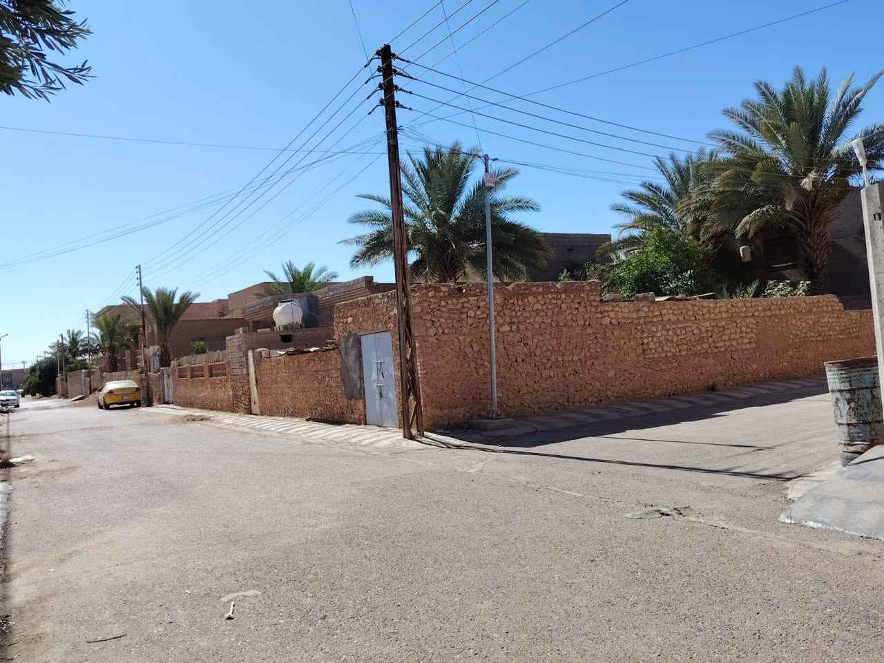 قطعة أرض للبيع طابو صرف في حديثة حي العسكري
ركن على شارعين قرب دائرة شبكات حديثة 
المساحة:260متر
السعر:20 مليون قابلة لتفاوض 
للاستفسار الاتصال على الرقم 

((***********))

عنوان المكتب:الأنبار حديثة حي العسكري مقابل أسواق علي نصيف
