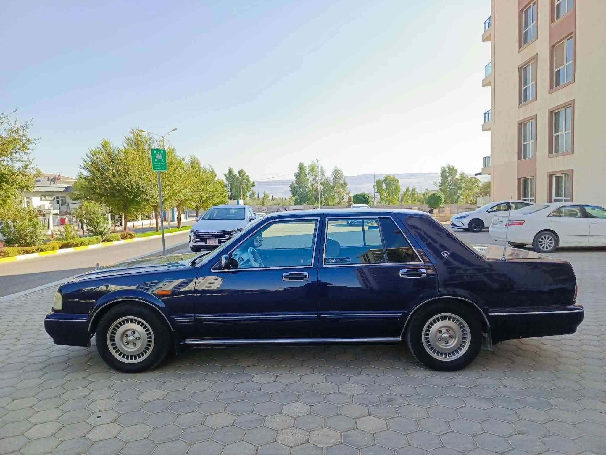 نیسان سیدریک مۆدێل 2001،،
ئاڕمی پلاستیکی سلێمانی،،،
گێڕ عادی،تەبرید گەرم وسارد،،
بێ بۆیاغ،،،بێ لێدران،،،،،،
مەکینەو گێڕی بەشەرت،،،،
هەمووگیانی وەکو شەریکە یە
ئەلەرم وزەربی سویچەکەی ماوە،،،هەموو گیانی کارەکات،،
سیعری( 42 )گەڵا ومعاملە،،،
گۆڕینەوە،،،فرۆشتن،،،
سەیارەکە هی من نیە تەلەفون بۆ خاوەنی بکەن جوابی کۆمێنت و نامە نادەمەوە ***********
