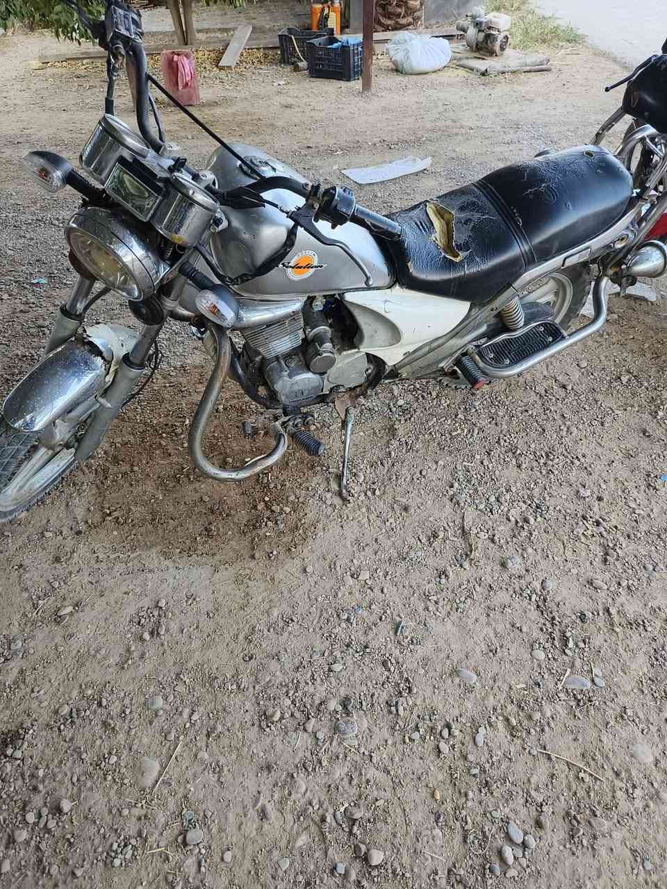 دايلم طويل للبيع محرك مجفت جديد  كهربائيات شغاله ماطور مرتب السعر 400 وبيه مجال اتصال صاحب الدراجه‏‪***********‬‏
