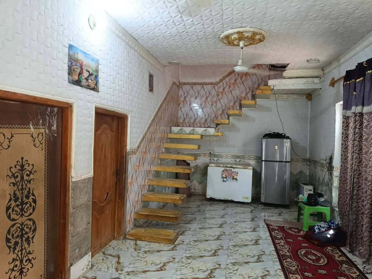 بيت للبيع المساحه 240 متر السعر 40 وبيه مجال للشراي يدلل البيت  درجه اولى موقع البيت حي الزهراء على شارع الشريفات مراجعة الرقم ***********
