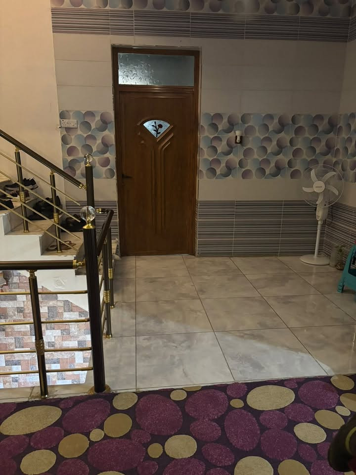 السلام عليكم بيت بالخاجيه شارع بدره قريب مديريه المرور للبيع ركن مساحته٢٨٠ طابقين عدد الغرف ٢ فـِ❣ـيْ الطابق الأول و٤ مع صحيات فـِ❣ـيْ الطابق الثاني 
رقم الهاتف ***********
تصوير فقط الواجهه والهول الداخلي في الطابق الأول والهول الداخلي فـِ❣ـيْ الطابق الثاني
