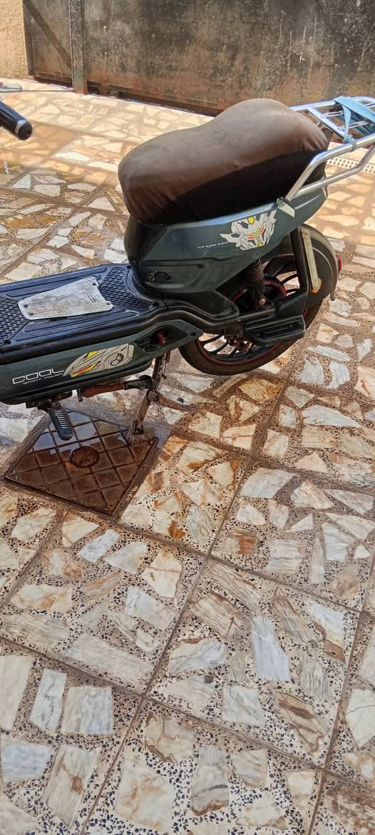 سلام عليكم من رخصت مدير الكروب 
دراجه شحن  بطاريات شادهن قبل شهرين 

سعر 450وبيه مجال حك الجيه 

دراجه نضيفه بس الكشن اسوي تعبان ومغلف 

البصرة ***********
