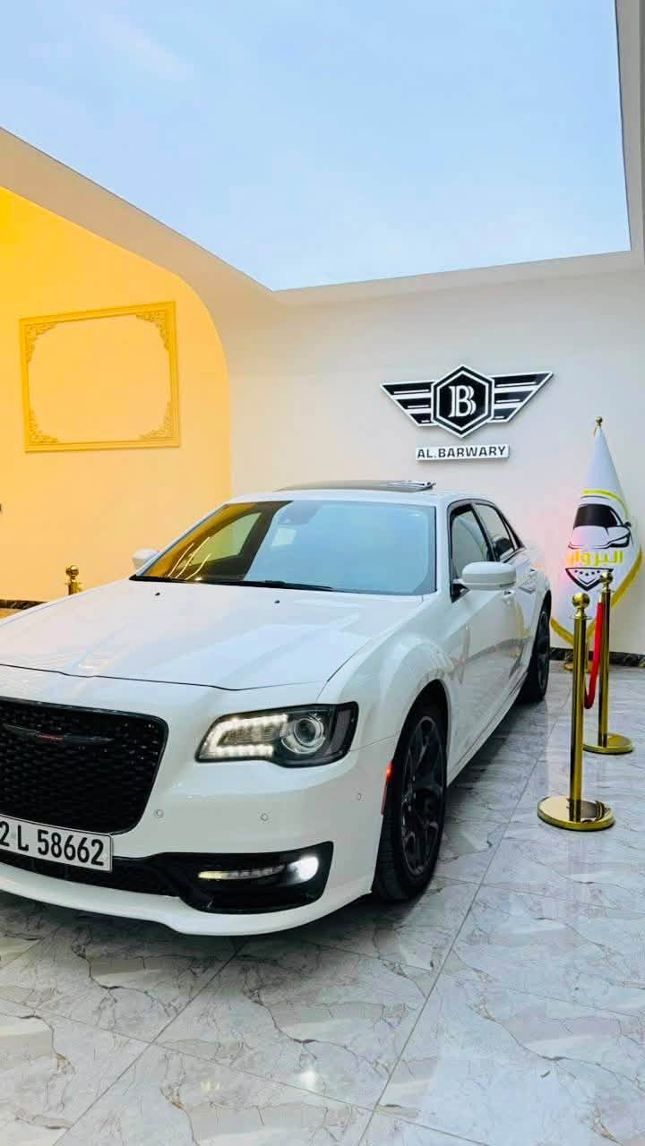 كرايسلر   اوباما 300S   (ألشايب👨🏻‍🦳⚜️)
الموديل :2021. (كندي ) . 

العداد : 66  mi   . (اخت زيرو) .

المحرك : V6 . 3.6L . 
مرقم أربيل كامل بسمي تحويل ثاني يو

(السياره مكفوله كفاله عامه )

سياره جديده 

الموصفات 

 فول الفول 1/1 

المواصفات :

ردار امامي 

ردار جانبي 

* الواجهة الأمامية SRT. 

* پانوراما . 

* رادار مع مانع تصادم . 

* نقطة عمياء . 

* حساسات امامية . 

* مصابيح امامية زنون مع LED . 

* ويل قياس 20 أنج . 

* حساسات خلفية . 

* شاشه كبيرة مع نظام ملاحة نفكيشن GPS .

* سستم صوت الپاين مع سماعات بريميوم .

* مقصورة الركاب من الجلد الفاخر .  

* مقاعد أمامية كهربائية عدد 2 . 

* ذاكرة لحفظ وضعيات الجلوس (ميموري) . 

* مقاعد أمامية تبريد وتدفئة . 

* مقاعد خلفية تدفئة . 

* تشغيل عن بعد . 

* ستيرن كهربائي . 

* تدفئة ستيرن . 

* محدد سرعة . 

* تلفون بلوتوث . 

* كاميرا خلفية .

* مرايا متحسسة للاضاءة العالية .

* كير شفتر بالستيرن . 

* دخول ذكي (بصمة) .

رقمي ***********
