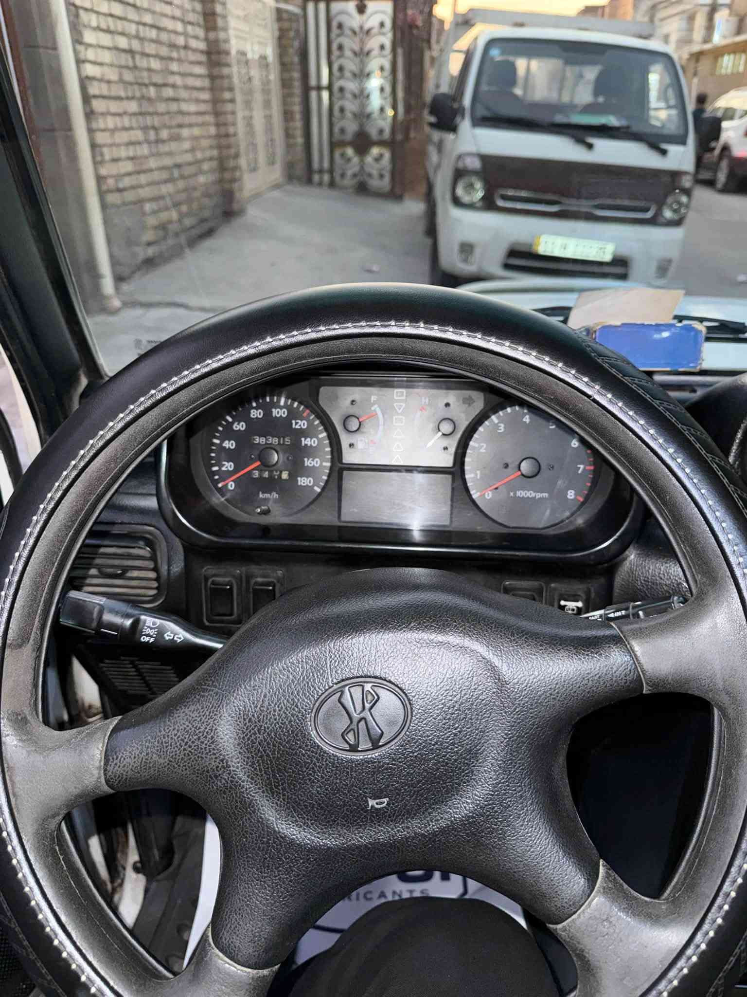 السلام عليكم 

كالوبر موديل 1999 سياره جديده بمعنى الكلمة ونضيفه 
كير و مكينه و تخم تاير نضيف و جديد
مكينه بلاديه و كير اوتو ماتيك
محرك 3000 يعني 6 سلندر
جاهزة من اي نقص كلشي كامل بيه و جديد 

السعر 69 ورقه و بيه مجال للشراي و الي يتصل
الرقم ***********
