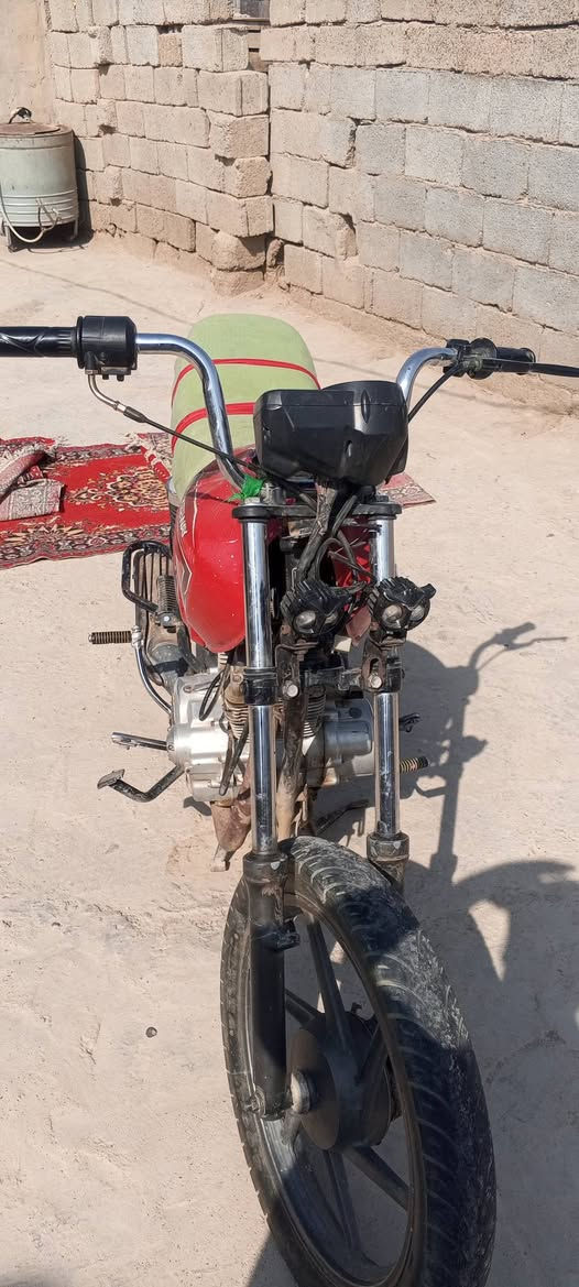 دراجه محرك ستوته نظيف 
تواير ويل كب دراجه مشيه حلو 
وراق سعره 350عنوان كوت شارع نفط 
***********مامتواجد فيس
