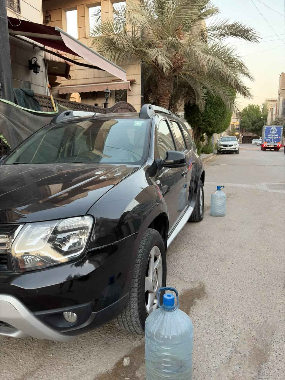 سيارة رينو دستر موديل 18
ماشية ٢٩٠٠٠ كيلو و السيارة ماخذها من الوكالة و معتنين زين بيها و ما بيها اي حادث  ولا صبغ 

رايديها ب٩٥ ورقة

للتواصل رقم ***********
