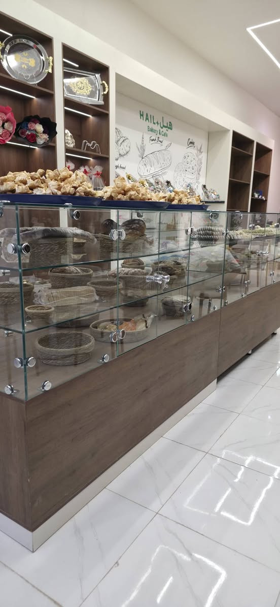 للبيع عارضات حلويات او كيك ارتفاع ١٤٥
الجام ارتفاع ٧٥ جام سيكوريت قوي جداً
الخشب ارتفاع ٧٠
العمق ٩٠ 
العرض ٢٠٠
السعر ب مليون و 100 المكان الرمادي للاتصال الدلال سيد أحمد ***********
