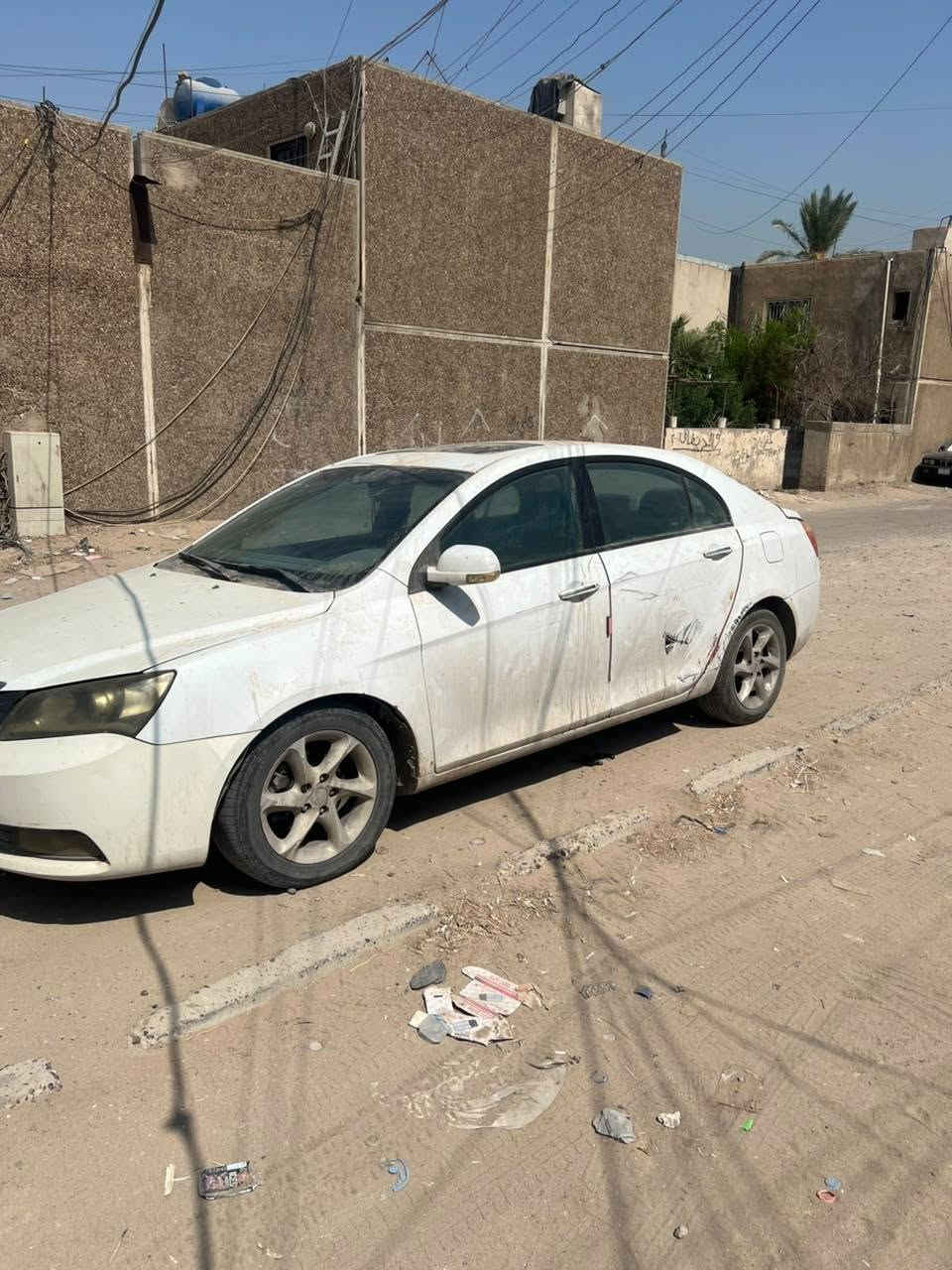 السلام عليكم
سياره جيلي امكرنكc700 للبيع 
موديل 2012 ' رقمها مشروع وطني بغداد بأسمي 
كير اوت ماتيك تخم تايرات محرك نضيف 
بيها خدوش بسيطه كما موضح في الصور 
سنويه باسمي تحويل ثاني يوم 
للاستفسار الاتصال على هذا الرقم 
***********

