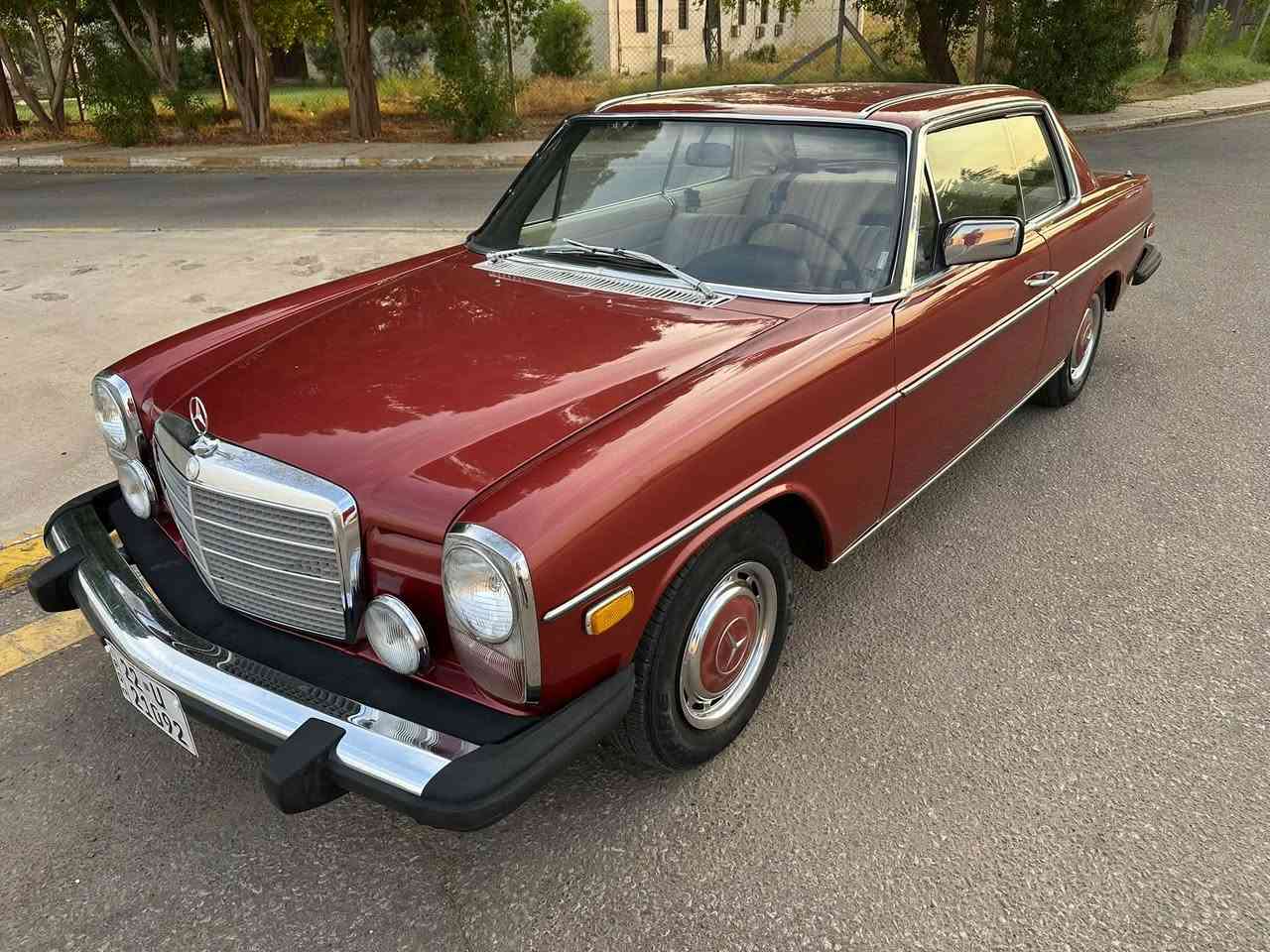 السلام عليكم
للبيع فقط 
مارسيدس W114 موديل 1975 
حجم 280  /  6 سلندر وارد أمريكي
كوبي تك باب  مميز بالاضافه للون المميز
رقم أربيل سنويه 2030 
مكينه قبق أبيض تابوت تك كابريتر 
گير ومكينه وكهربائيات جاهز 
تبريد وباور ستيرن شغال 
جام اربع كهرباء 
بالاضافه الى فتحة سقف كهربائيه 
مثبت سرعه اتو بلادي
دشبول صاج 
تخم تاير جديد حداديه 90 ‎%‎
السياره مصبوغه داخل العراق بدون حادث
غرفة نظافه 90 ‎%‎ 
السنويه بأسم شخص من بغداد 
مكاني بابل / الحلة
السعر 108 ورقه وبيه مجال بسيط جدأ
للاستفسار 
***********
