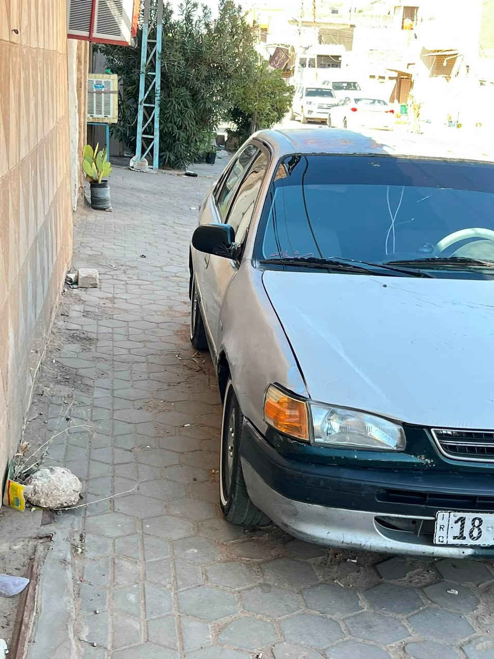 للبيع كورله بزون
موديل 1996
ابسمي مداور ثانيو 
مكينه كير حداديه كهربائيات كله جديد 
دوشمه ارضيه جلد قبل شهر مسويه 
تخم تاير جديد
مكانه النجف 
سعره 40$وبيه مجالا
الاتصال /***********
