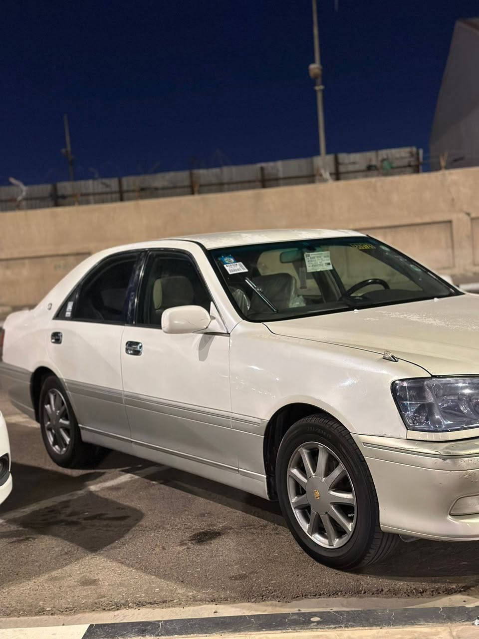 سلام عليكم  مكلف بنشر
جنون ملكه موديل 2002 رقم بصره نكليزي سنويه لل31 )تسجيل جديد  سيارة مكفوله كفاله عامه من الكصه ونقل جثه والضربه محرك او كير كفاله D4الجبير شاصي 75 دكمتين ستيرن كهربائي تبريد ثلج وتدفئه 
السعر 125 او بيه مجال  المكان بصرة زبير 
للستفسار ***********
