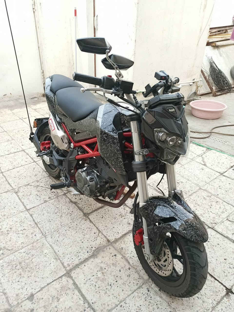 السلام عليكم ورحمة الله وبركاتة
دراجة بنلي 135cc tnt للبيع 
موديل:2022
ممفتوحه 
اوراق كامله بدون رقم 
العنوان: بغداد حي العامل 
للاستفسار: ***********
السعر: 1600 وبيها مجال للشراي
