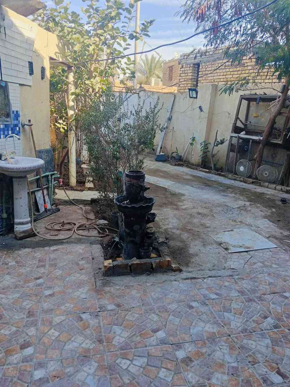 بيت زراعي لبيع مكان
📌زديناويه خلف مركز شرطة قرب جامع الحكيم مساحه 180 واقع حال مبني 160 

طابقين خمس غرف 2جوه  و3فوك

 

بس طابق ثاني هيكل  بعده ماكامل 

كهرباء ثري فيرز 3خطوط 

 مجاري ثقيله للبيت كله 

 بيه وصل تطويب   وصل مجاري وكهرباء

   سعر 75وبيه مجال لشرايي

ملاحظه / شارع محفور راح يتبلط هل ايام 

الاتصال/***********
