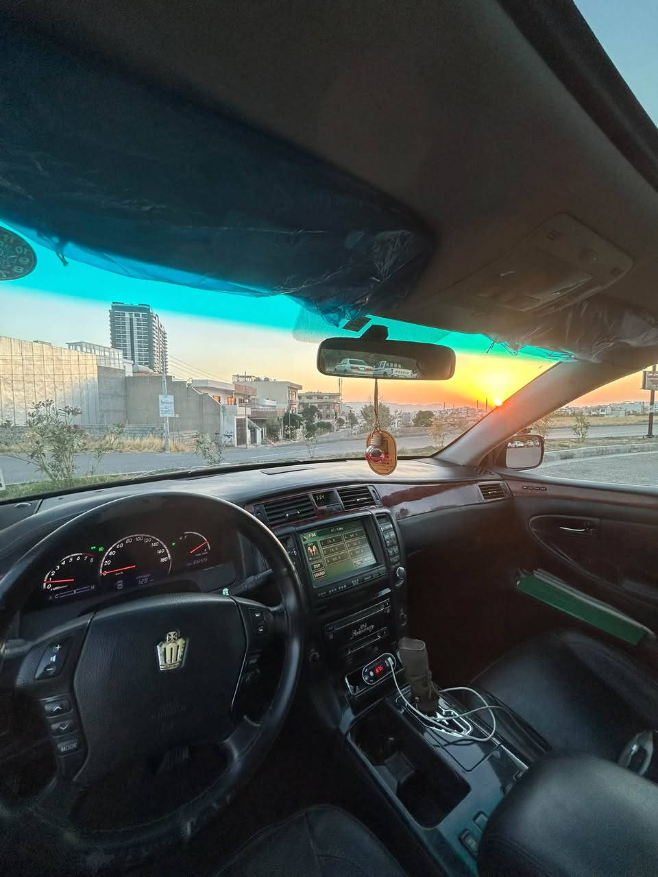 شاهینە موس ڕەنگ گۆڕاوی یابان
٢٠٠٥ سپۆڕت ناو ڕەش ١٨٢ مەکینە گەورە
٣ دووگمە جلد و سلاید و هیتەر کامل کارەبای مەزبوت 
چوار تایەی لۆکی لەسەرە حەفتەیەکە بەستراوە ڕۆنی تازە بۆ گۆڕدراوە پێشیم تازە داگرتوە چرکەی تیا نیە 
سەیارەکە کۆدی بۆ کراوە بە ناوی خۆمانەوەیە
سعری ٥٥ و معامەلەیەکی برایانە
***********
