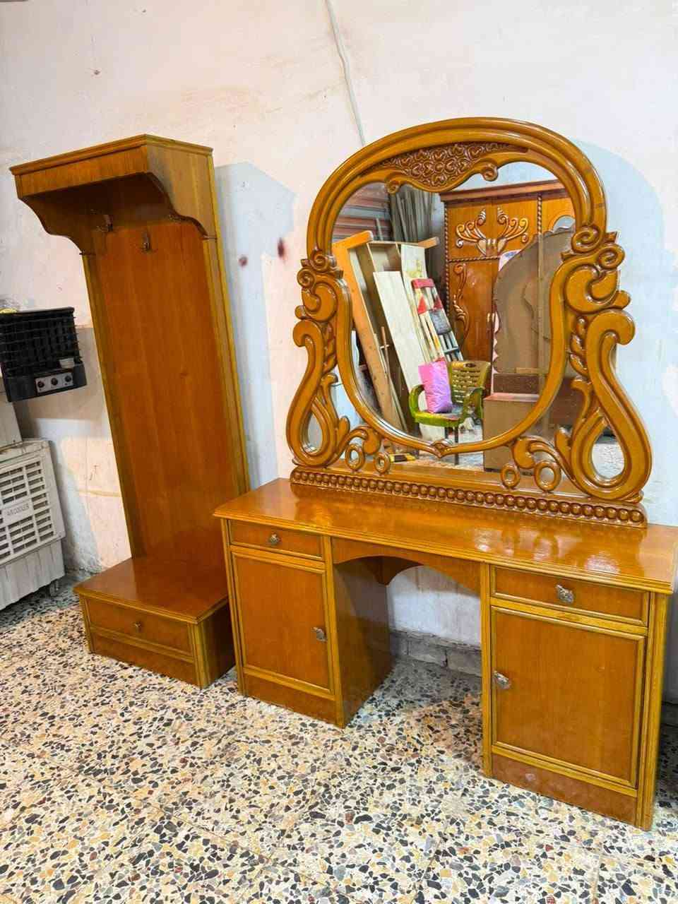 سلام عليكم غرفه كامله لل بيع عنوان بغداد مدينه الصدر ويوجد خدمه توصيل اي استفار ع رقمي *********** بي واتساب وشغال خط
