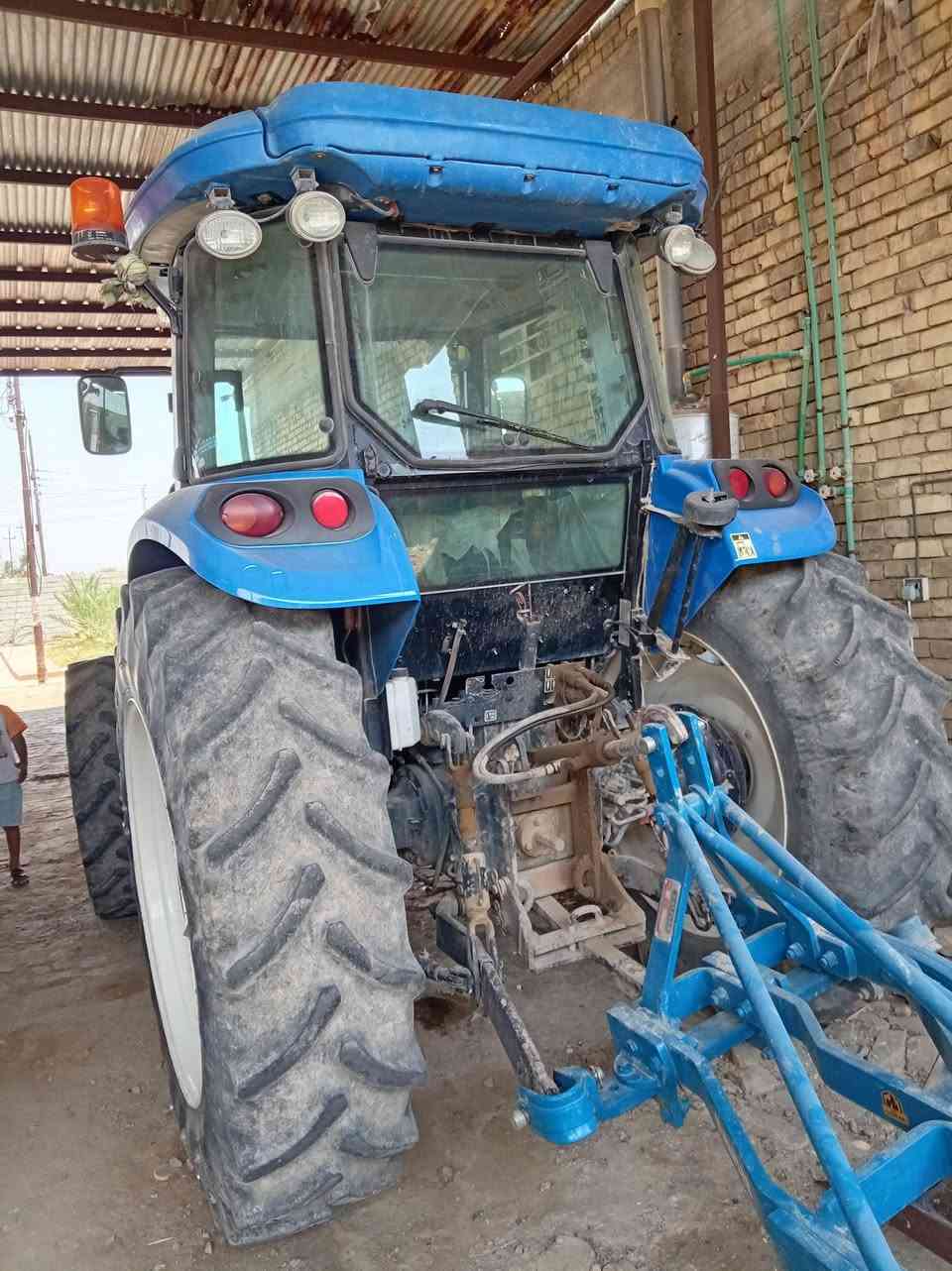 نيهولند زركه احجم110 موديل 2018 المكينه مكفولة كفاله عام اتصل وتدلل رقم ***********

