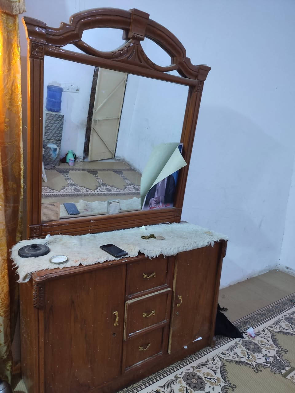 السلام عليكم غرفه كامله للبيع مع ملحقات چربايه زاويه ميز ابو المرايه ميسان قضاء المجر الكبير استفسار***********
