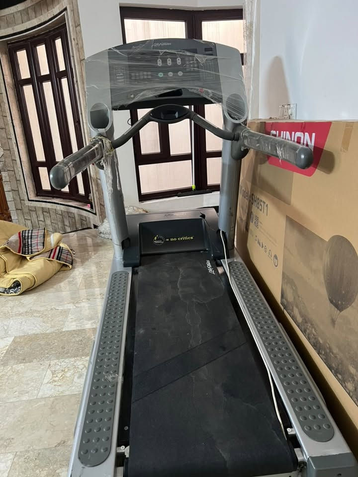 جهاز جري امريكي للبيع استخدام قليل حجم الكبير سعر مناسب للاستفسار  بغداد ***********
