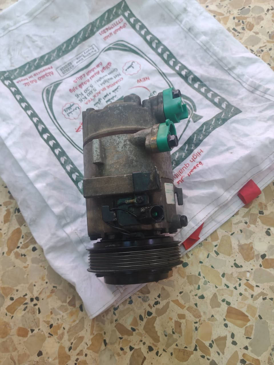 السلام عليكم كمبريسر فورتي ١٨ لبيع شرط شغل ميكانيكي فيشه وحده سعر ١٥٠ الف ***********
