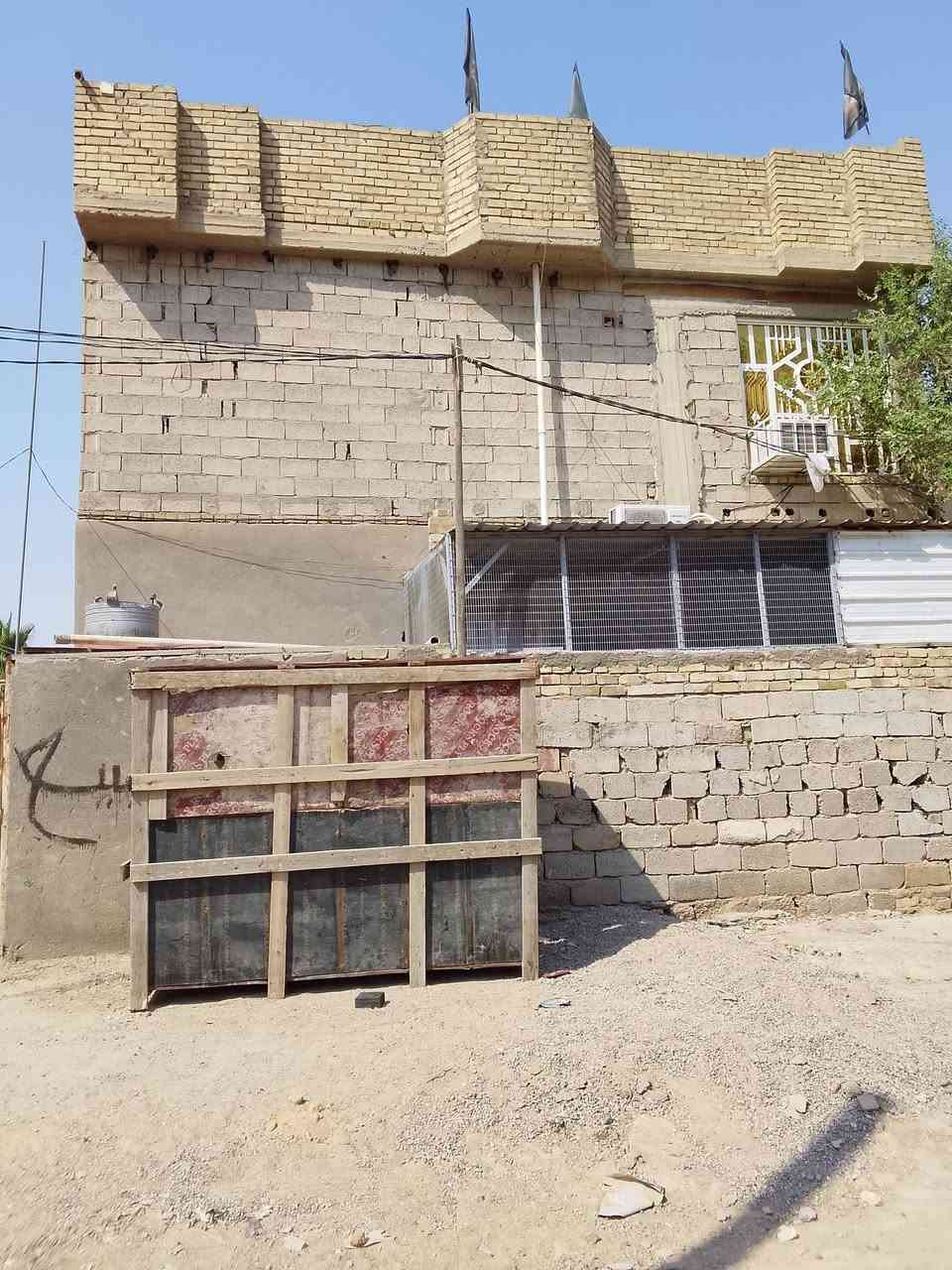 السلام عليكم بيت 100 متر مربع طابقين ركن للبيع    شارع الطليبات منطقه ال10 آلاف
مقابيل حسينه موسى الكاظم (ع) 

التفاصيل داخل الفيديو 
الاستفسار واتساب ***********
