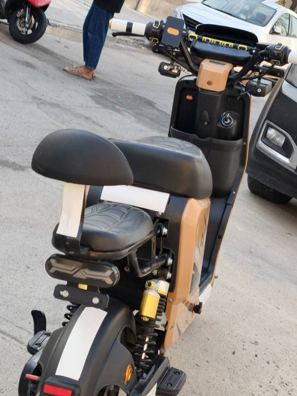 السلام عليكم دراجة شحن للبيع R92062 بطاريات الاكبار جديدات ما صالي شهر جايبها العنوان بغداد الجديدة للتواصل *********** السعر 500وبيها مجال حك الجية
