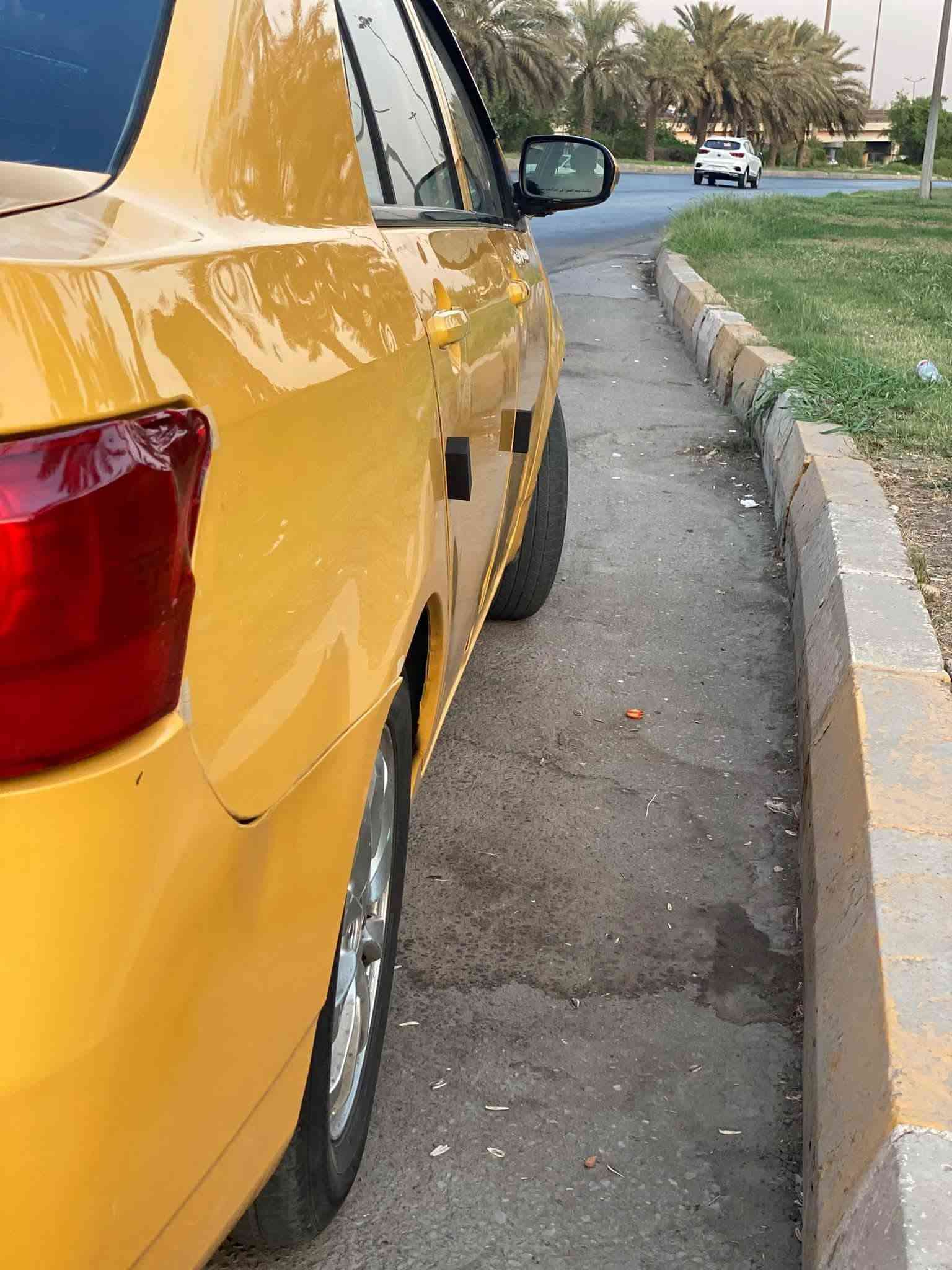 سلام عليكم
بيوايدي للبيع 13

جديده بدون ضربه أو صبغ سياره بلاد برغي مامفتوح بيها وكلها شغاله تبريد ثلج وخير من الله استفسار أكثر اتصل وخادمك ***********
