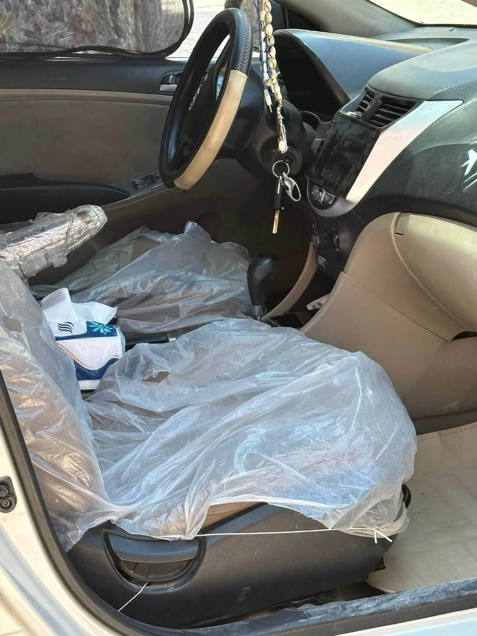 اكسنت 2016 للبيع
اكسنت موديل 2016 /1600 cc  / لايت عدسة/ بك لايت لد /   مانع انزلاق   /نضام ECO /شاشة تحكمات كار بلي / كاميرا خلفية تبريدها ثلج  /فول اوتو ما عده الفتحه / جام كهرباء/ كير ومحرك مكفول سيارة كاعدة ماناقصها شي ماتصرف عليها اي شي . السيارة بدون دواخل بدون ايرباك 

 
السعر :  78$ وبيها مجال بيع مستعجل 
 سونارها بالصور مع تبديل چاملغ امامي الايسر 

الاستفسار ***********📞☎️
