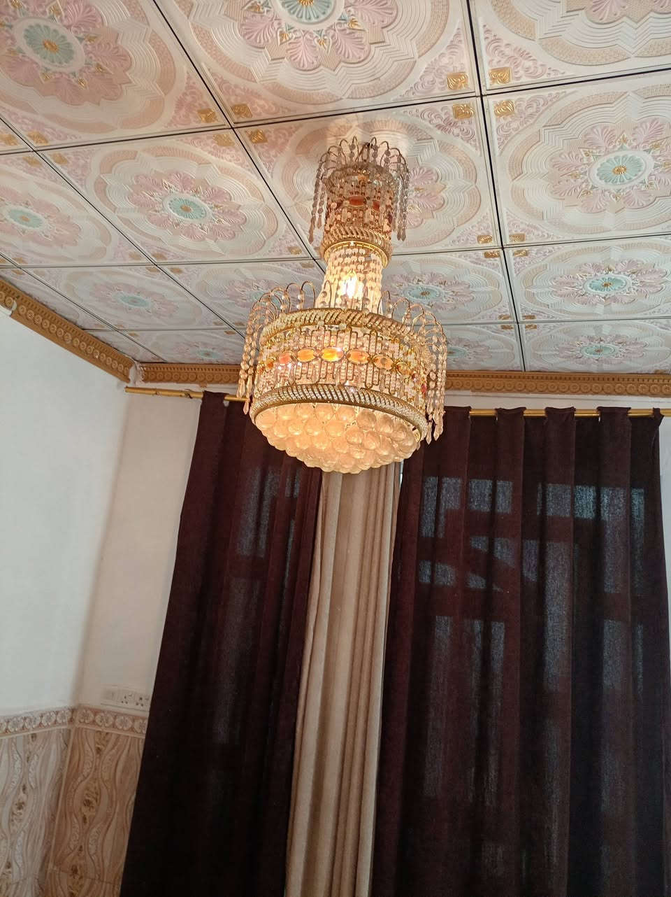 ثريات • ٢ قطع • ٥ جداريات