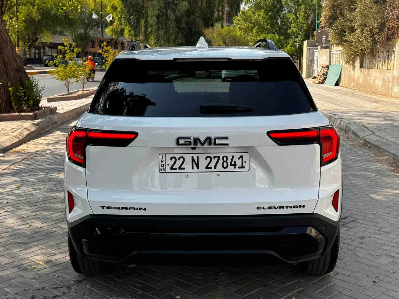 السلام عليكم 
جمسي تيران(Elevation Black Edition)موديل2026

اللون : ابيض 

عداد المسافة : 300ml زيــــــرو

حجم المحرك : 1.5L TURBO (4,سلندر

المواصفات : 𝐄𝐥𝐞𝐯𝐚𝐭𝐢𝐨𝐧 𝐁𝐥𝐚𝐜𝐤 𝐄𝐝𝐢𝐭𝐢𝐨𝐧

كیــــج الكــــترونــــي

‏‎ابــــواب بصمة

‏‎بصمة تشــــغــــيل 

تشغيل عن بعد (𝐑𝐄𝐌𝐎𝐓𝐄 𝐒𝐓𝐀𝐑𝐓)

‏‎شــــاشــــة كبــــير لمــــس

كـــــاميـــــرا 

هـــانـــد بـــريـــك بصمة

اوتو هولد : 𝐀𝐔𝐓𝐎 𝐇𝐎𝐋𝐃

اوتو ستارات : 𝐀𝐔𝐓𝐎 𝐒𝐓𝐀𝐑𝐃

اوتو ستارات : 𝐀𝐔𝐓𝐎 𝐒𝐓𝐎𝐏

رادار امامي (تحديد مسار)

‏‎رادار جانبي (نقاط عمياء)

‏‎رادار خلفي (التحذير من الاصطدام)

‏‎حساسات امامي

‏‎حساسات جانبي 

‏‎حساسات خلفي 

نظام : 𝐄𝐂𝐎

نظام : 𝐍𝐎𝐑𝐌𝐀𝐋

نظام : 𝐒𝐏𝐎𝐑𝐓

مانع انزلاق+𝐀𝐁𝐒

‏‎تحكمات استيرن 

استيرن هيتر

كشنات جلد

كشنات كهربائي 

‏‎كشنات هيتر

‏‎تبريد لمس

‏‎تبريد مركزي ‏‎

صندوق شفط كهرباء 

السياره بدن صبغ كفاله من صبغ فقط دعاميه امامي 
بدون دواخل بدون شواصي صور حادث  بلمنشور
مكان سياره اكاظميه شارع اكد الاتصال
***********‏‎
