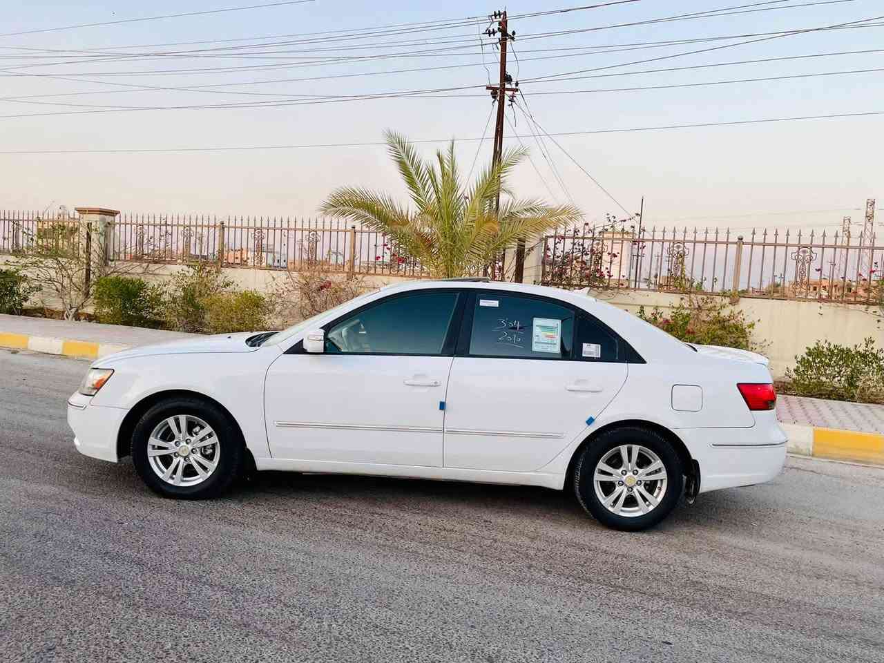﷽‏ 
 يا الله..السلام عليكم ...الحلال للبيع..
هونداي سوناتا 2010 خليجي لون ابيض المرغوب 
محرك 2400 دووش المرغوب بدون فتح بدون عيب
كير اوتوماتيك 5 نمر بدون عيب

مواصفاتها معروفه…الخليجيه
سلايت فتحه سقف 
داخل صحراوي عسلي لونين المرغوب
صاج اصفر بلادي
اشاره بلمرايه 
تحكمات ستيرن جهتين
بروجكترات زينون 
ويل كب بلادي وتخم تاير جديد جواها حتى سبير 

(محرك/كير/كهربائات/تبريد/تدفئه/صدر)كله تووب ترايها ناعم حيل … 

🔺السياره بيها رشات صبغ ابيع عام 
اكفلك الكص والتجيه والكلبه يعني شرط بدون دواخل نهائياً (شواصي/لغود/حوض/دواخل تكم) مكفولات…

رقم 26 صلاح الدين انكليزي الجديد/سنويه لل2028 / تحويل ثاني يوم 
شوفها السياره وعاملني وتدلل
السعر 97$
🎗️مكاني صلاح الدين /تكريت
***********
***********

