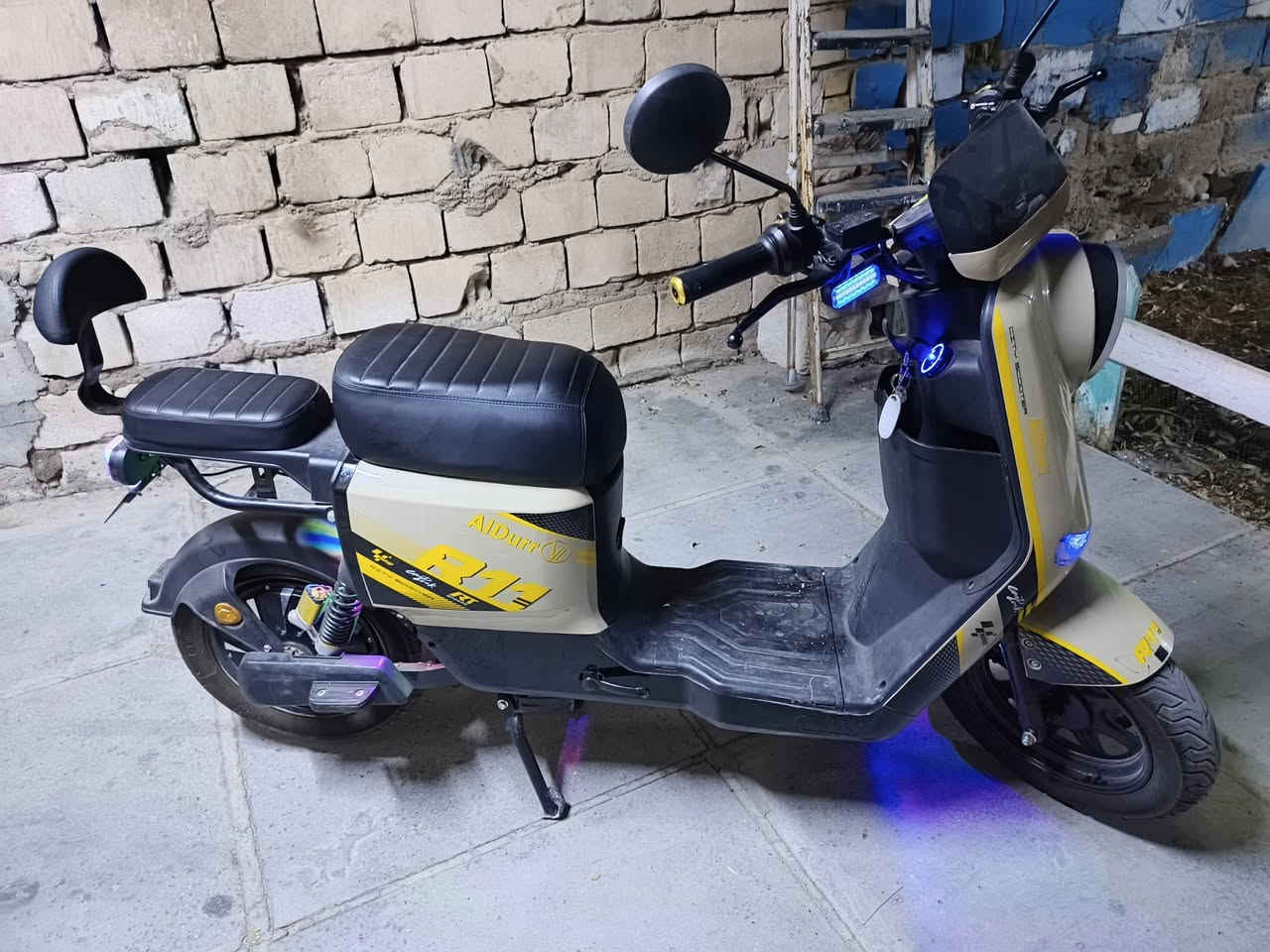 دراجه R11  مديل 2026 وصله موجود مستخدمه اخت الجديده ماصارلي هواي من مشتريه بشهر ٣ استخدام قليل بطاريات 5 كبار 32 امبير سويج وبصمه وكارتات تشغيل حساس صوت السرقه كامله مكمله السعر ٦٥٠ وبيها مجال مكاني البصره  رقمي ‏‪***********‬‏ موجود واتساب وماسنجر
