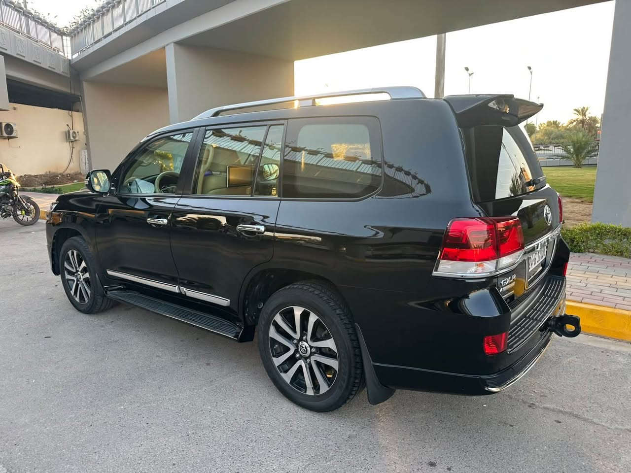 لاندكروزر ٢٠١٩
رقم دهوك 
شركه ساز فول مواصفات
ماشيه ٢٠٠ الف كيلوا حقيقي
***********
السعر 46$ وبيه مجال
محرك 6 سلندر
المكان الرمادي
