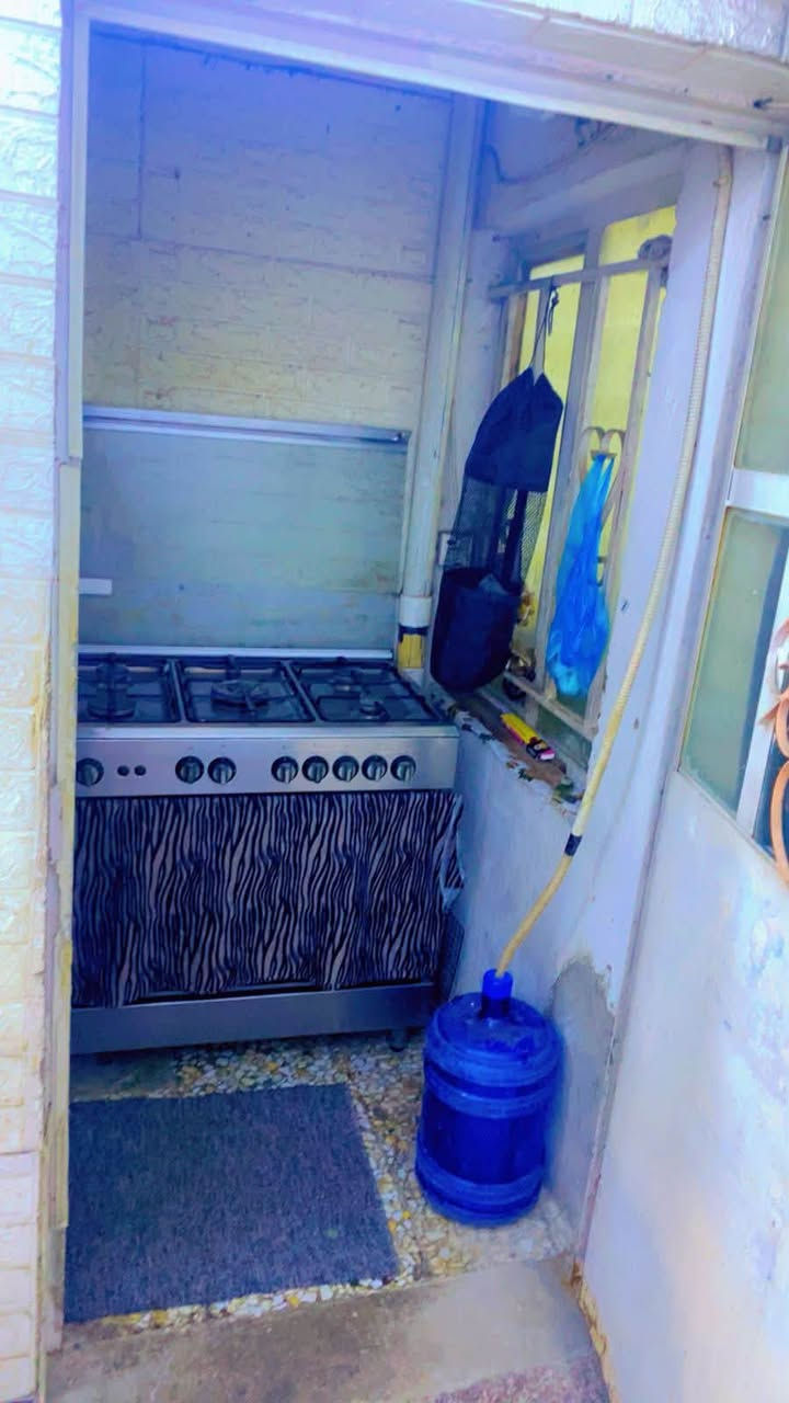 بيت للبيع مساحه ٦٢ ونص بيت قاطين
بيت طابو ملك صرف قاطين فوك غرفتين نوم وصحيات وقاط ثالث غرفه سندويش مكان زعفرانيه خلف مركز شباب بدايته الزعفرانيه 

للاستفسار اتصال عل رقم ***********
